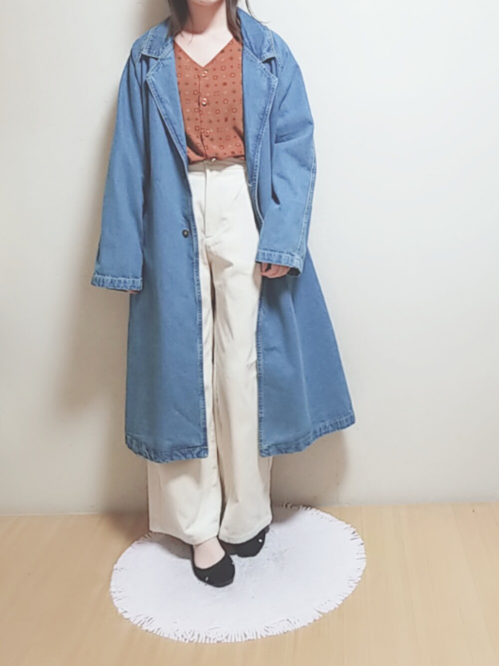 「GU、オトナカジュアル、おしゃれさんと繋がりたい、バレエシューズ、GUコーデ、PAGEBOY、パンツスタイル、ロングコート、きれいめカジュアル、コーデュロイワイドパンツ」｜「アウターなし バックのアイテム（トップス、ホワイト系）」を使った、YUMI…さん（レディース・154cm）の秋コーディネートの1枚目の写真