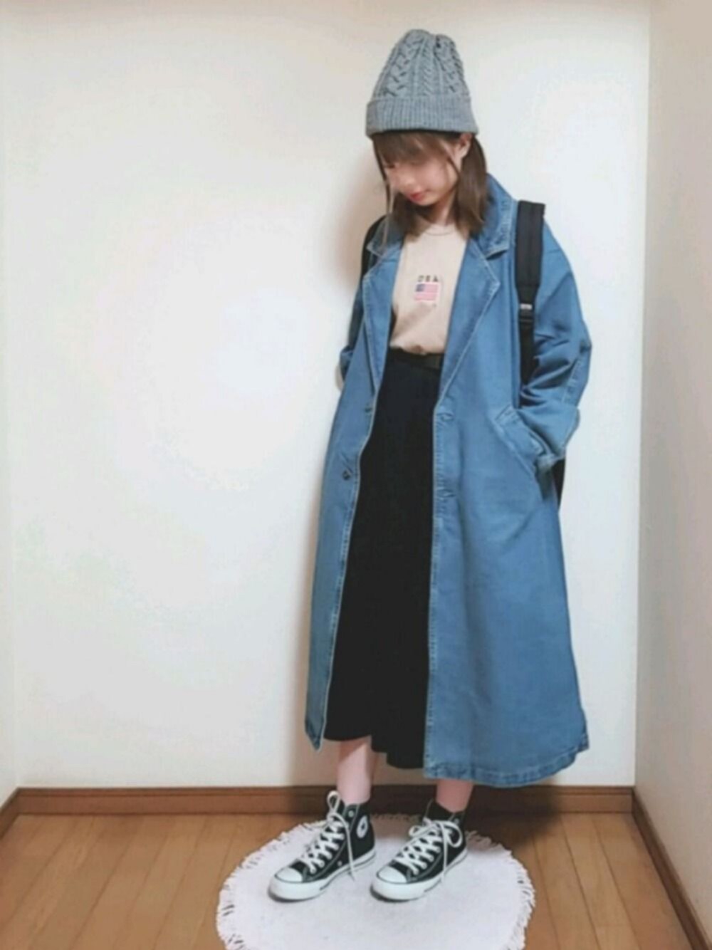 「カジュアルコーデ、GU、ゆるコーデ、スニーカー、おしゃれさんと繋がりたい、ロングコート、ニット帽、コンバース、ZOZO公認ユーザー、アイラブCONVERSE」｜「GUのアイテム（スカート、ブラック系）」を使った、YUMI…さん（レディース・154cm）の秋コーディネートの1枚目の写真