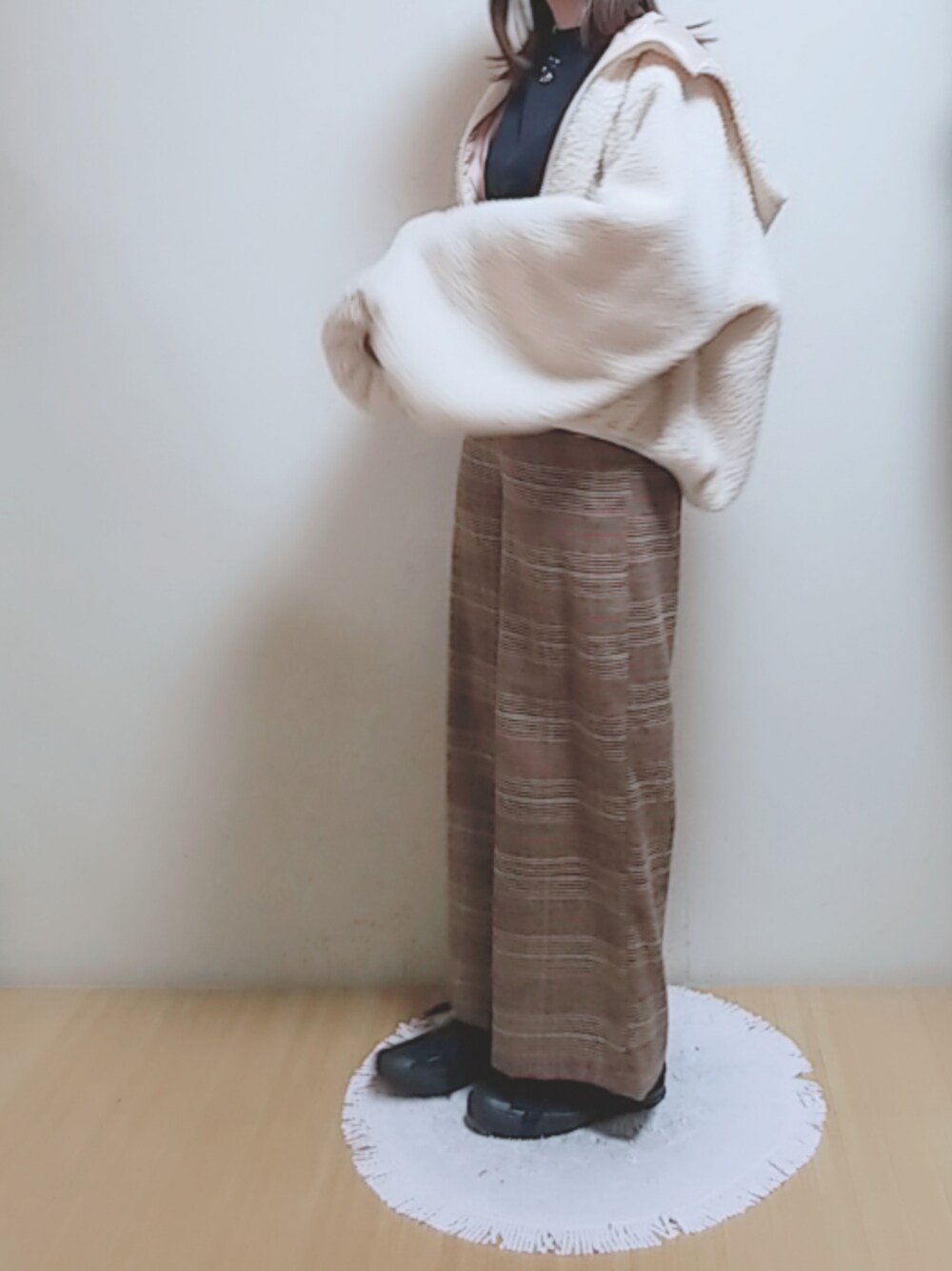 「フリークスストア/FREAK'S STORE、冬、ボアブルゾン、チェックパンツ、おしゃれさんと繋がりたい、ゆるコーデ、コンバース、だぼだぼ、MAJESTIC LEGON、ラフ」｜「後ろのリボンのアイテム（トップス、ホワイト系）」を使った、YUMI…さん（レディース・154cm）の冬コーディネートの1枚目の写真