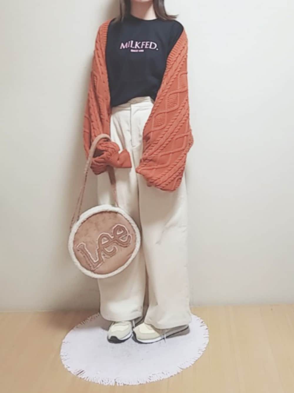 「モモンガカーディガン、コーデュロイワイドパンツ、冬コーデ、スニーカーコーデ、おしゃれさんと繋がりたい、いいね、save、フォローお願いします🤑、ざっくりニット、ニューバランス574、ootd、2018マイベストコーデ」｜「NEW BALANCEのWS574（スニーカー、ベージュ系）」を使った、YUMI…さん（レディース・154cm）の冬コーディネートの1枚目の写真