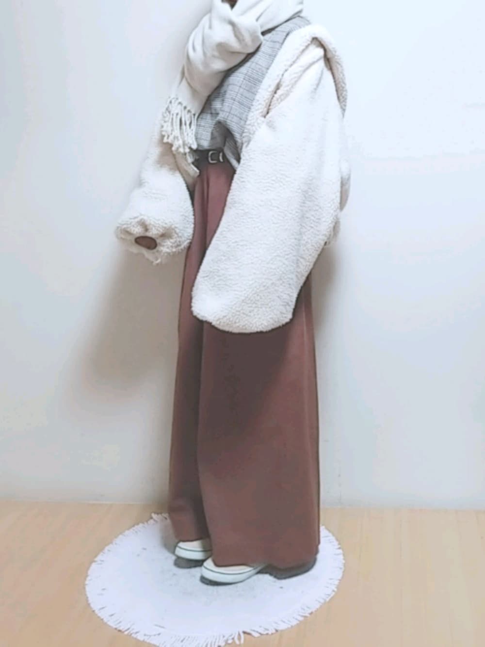 「おしゃれさんと繋がりたい、オトナカジュアル、きれいめカジュアル、ボアブルゾン、ゆるコーデ、プチプラ、だぼだぼ、スニーカー、チェック、ブラウン」｜「clearの【ZOZO限定】グレンチェック袖ボリュームプルオーバー/トップス/秋物（シャツ/ブラウス、ベージュ系）」を使った、YUMI…さん（レディース・154cm）の冬コーディネートの1枚目の写真