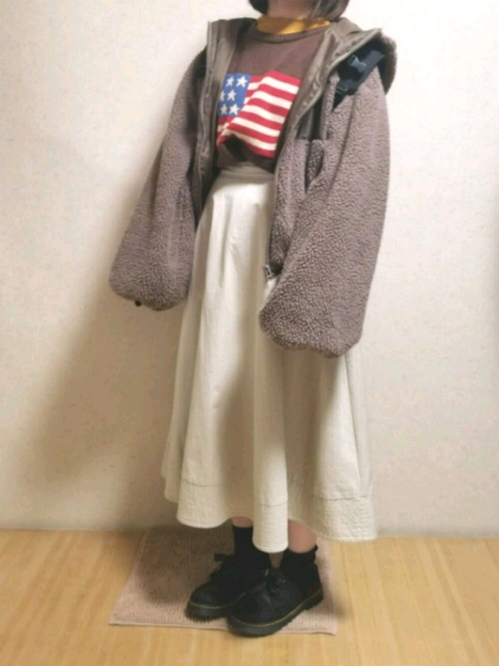 「フレアスカート、ゆるコーデ、ブラウン、レイヤードスタイル、くつした、ボアブルゾン、おしゃれさんと繋がりたい、からし色、リュック、プチプラ」｜「apres jourのもこもこフードボアブルゾン【ZOZOTOWN限定アイテム】（ブルゾン、ブラウン系）」を使った、YUMI…さん（レディース・154cm）の冬コーディネートの1枚目の写真