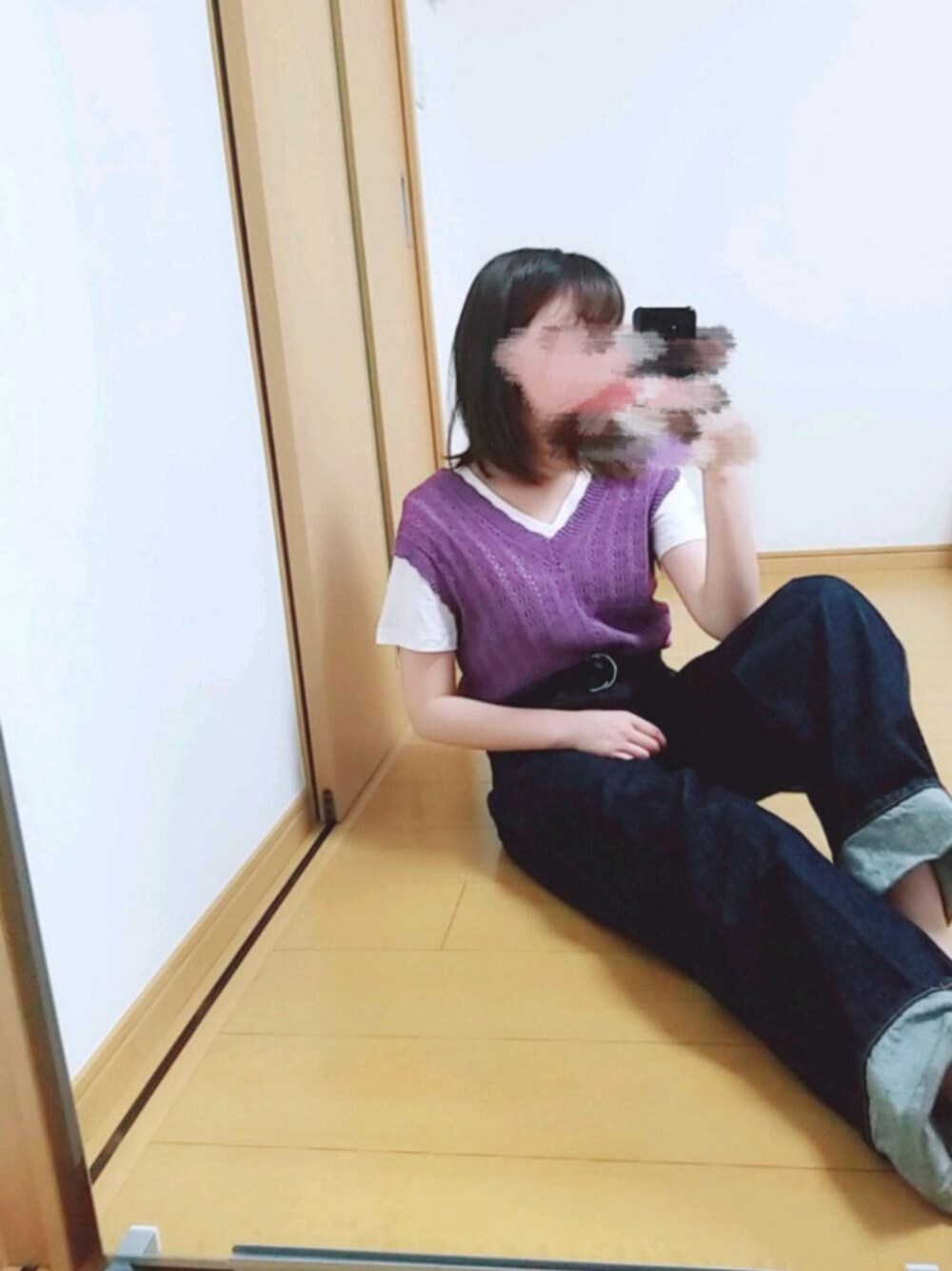 「夏だ！Tシャツ着よう！、オトナカジュアル、夏、ハイウエストストレートジーンズ、カジュアル、ニットベスト、おしゃれさんと繋がりたい、パンツスタイル、今日のコーデ、UNIQLO U」｜「UNIQLOのハイライズワイドストレートジーンズ（デニムパンツ、ブルー系）」を使った、YUMI…さん（レディース・157cm）の夏コーディネートの1枚目の写真
