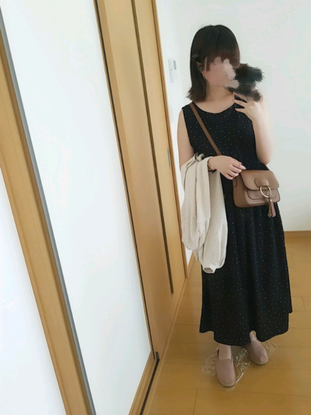 「ラクチンコーデ、シンプルコーデ、ラフ、ワンピース、GU、ドットワンピ、エスパドリーユ、ノースリーブ、おしゃれさんと繋がりたい、ロングスカート」｜「3can4onのリング×タッセルショルダーバッグ（ショルダーバッグ、イエロー系）」を使った、YUMI…さん（レディース・157cm）の夏コーディネートの1枚目の写真