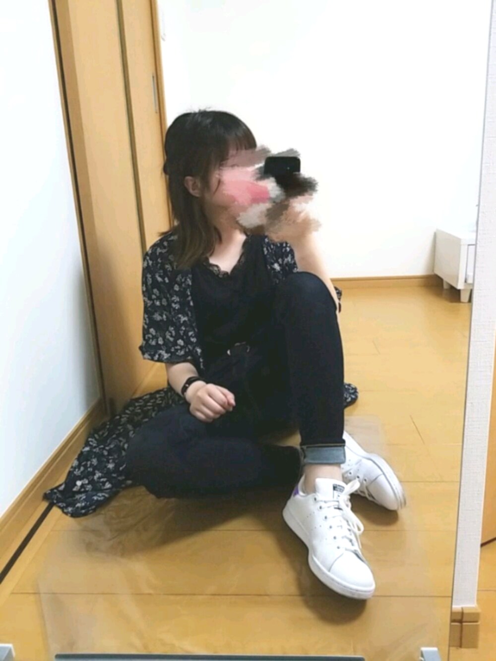 「カジュアル、スニーカー、スタンスミス、ワンピース、Daniel Wellington、スキニーデニム、夏コーデ、ワントーンコーデ、おしゃれさんと繋がりたい、デニムパンツ」｜「American EagleのAEOデニムXジェギング（デニムパンツ、ブルー系）」を使った、YUMI…さん（レディース・157cm）の夏コーディネートの1枚目の写真