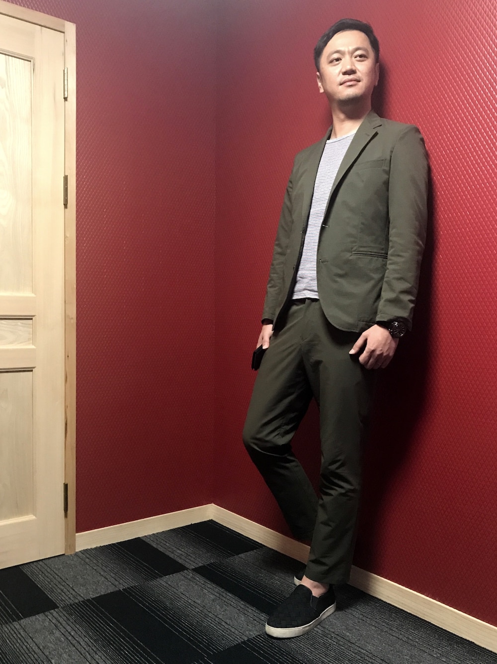 「春、ビジネスカジュアル、オリーブ、green label relaxing、BEAUTY&YOUTH UNITED ARROWS、ZARA」｜「ZARAのアイテム（スリッポン、ブラック系）」を使った、サンデザインさん（メンズ・183cm）の春コーディネートの1枚目の写真