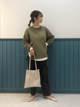 「センタープレスパンツ」｜「アイテム（その他シューズ）」を使った、アヤミさん（レディース・171cm）の秋コーディネート