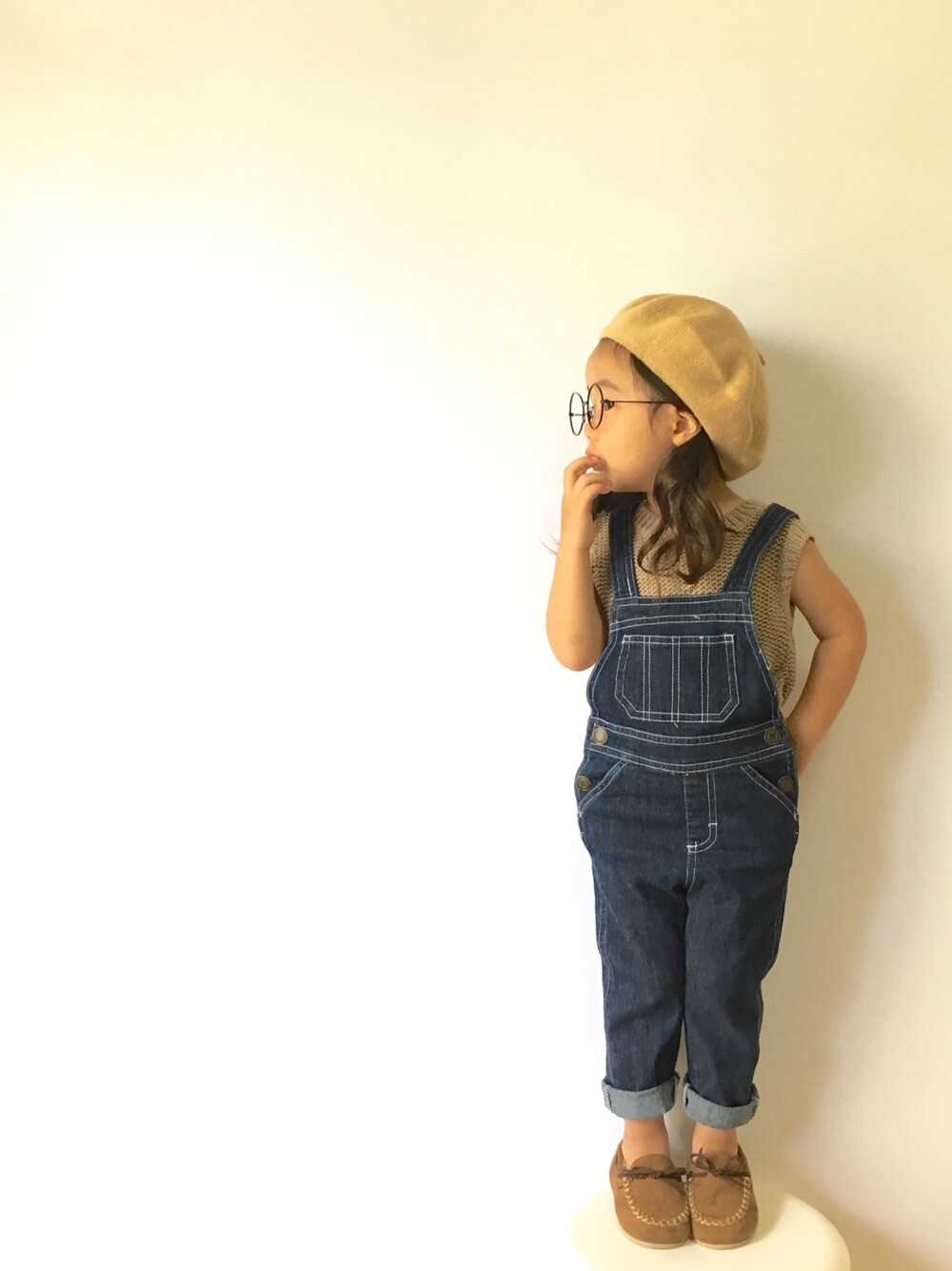 ブラウン系のハンチング/ベレー帽を着用したキッズの夏コーディネートの1枚目の写真