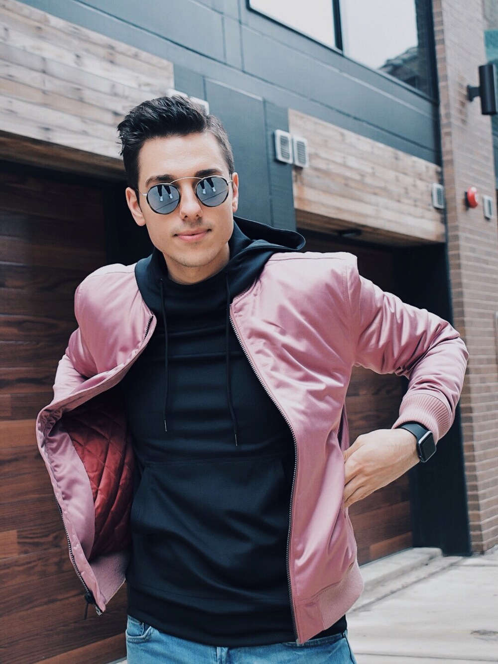 「ootd、outfit、casual、streetstyle、Sunglasses、blogger、fashion、fashion blogger、men、menswear」｜「no brandのspektre （サングラス、ブラック系）」を使った、Alex & Mikeさん（メンズ・180cm）の春コーディネートの1枚目の写真