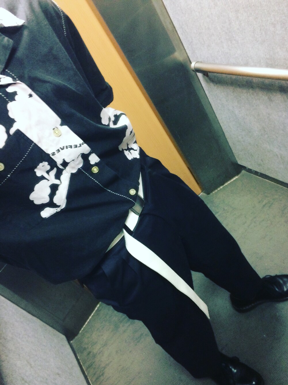 「柄シャツ、オープンカラーシャツ、おしゃれさんと繋がりたい、お洒落さんとつながりたい、ガチャベルト、ワイドパンツ、今日のコーデ」｜「usedのアイテム（シャツ/ブラウス、ブラック系）」を使った、みっきー。さん（メンズ・173cm）の夏コーディネートの1枚目の写真