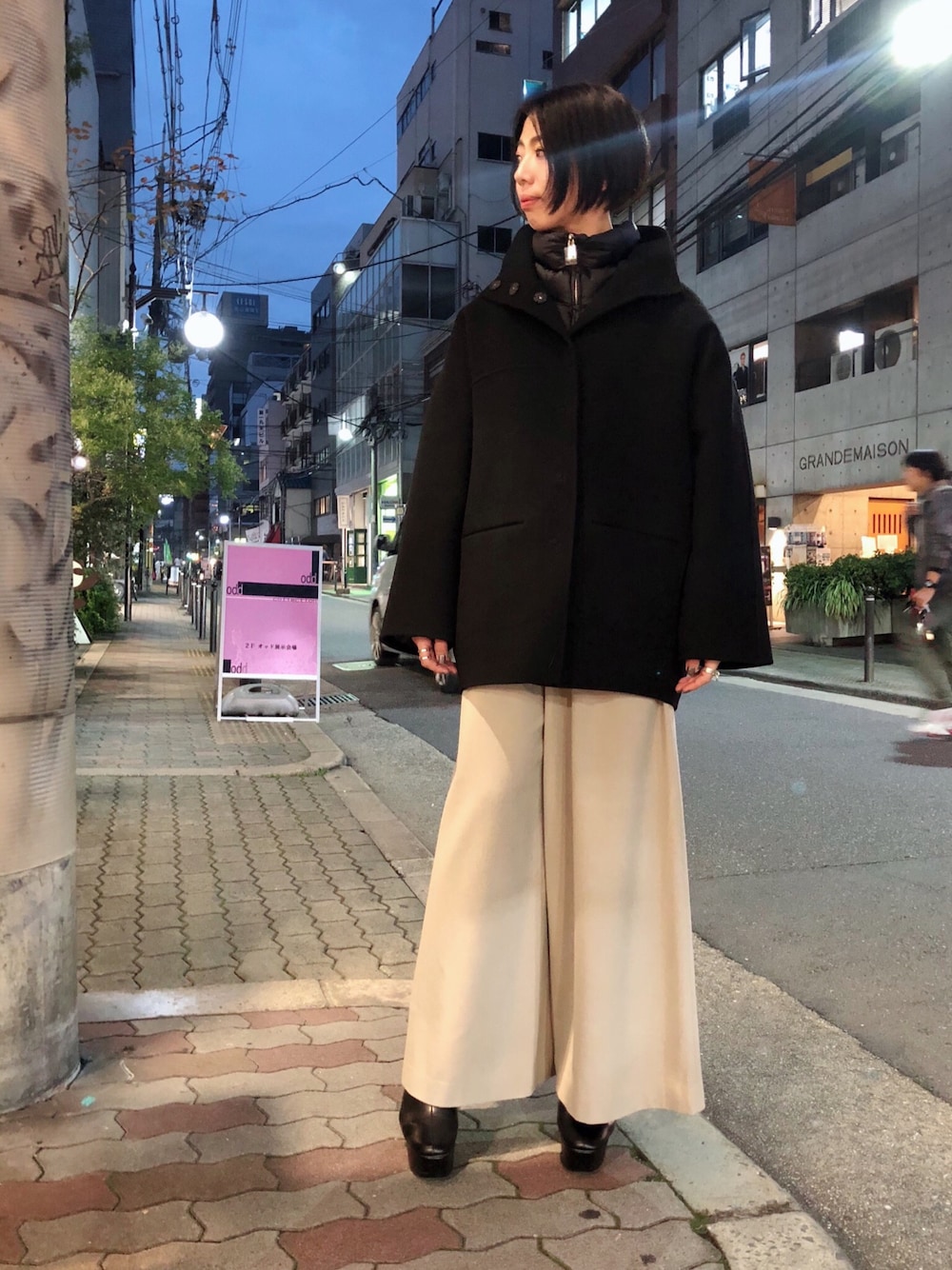 「シンプルおしゃれが好き、大人カジュアル、冬コーデ、ダウンコート、キレイめ、大人コーデ、バギーパンツ、ROYAL FLASH、ブラック、ワイドパンツ」｜「ADDのアイテム（ダウンジャケット/コート、ブラック系）」を使った、なべさん（レディース・161cm）の秋コーディネートの1枚目の写真