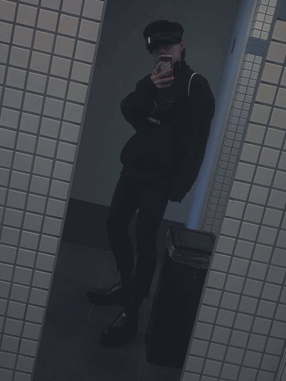 「adererror、ADER error、openthedoor、PRADA、ANREALAGE、シンプル、黒コーデ、便所、ootd」｜「ADER errorのアイテム（スウェット、ブラック系）」を使った、ピヨ助さん（メンズ・162cm）の冬コーディネートの1枚目の写真