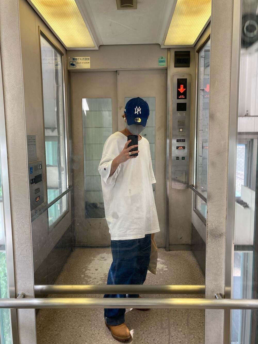 「シンプルコーデ、ストリート」｜「Championのアイテム（Tシャツ/カットソー、ホワイト系）」を使った、ピヨ助さん（メンズ・162cm）の秋コーディネートの1枚目の写真