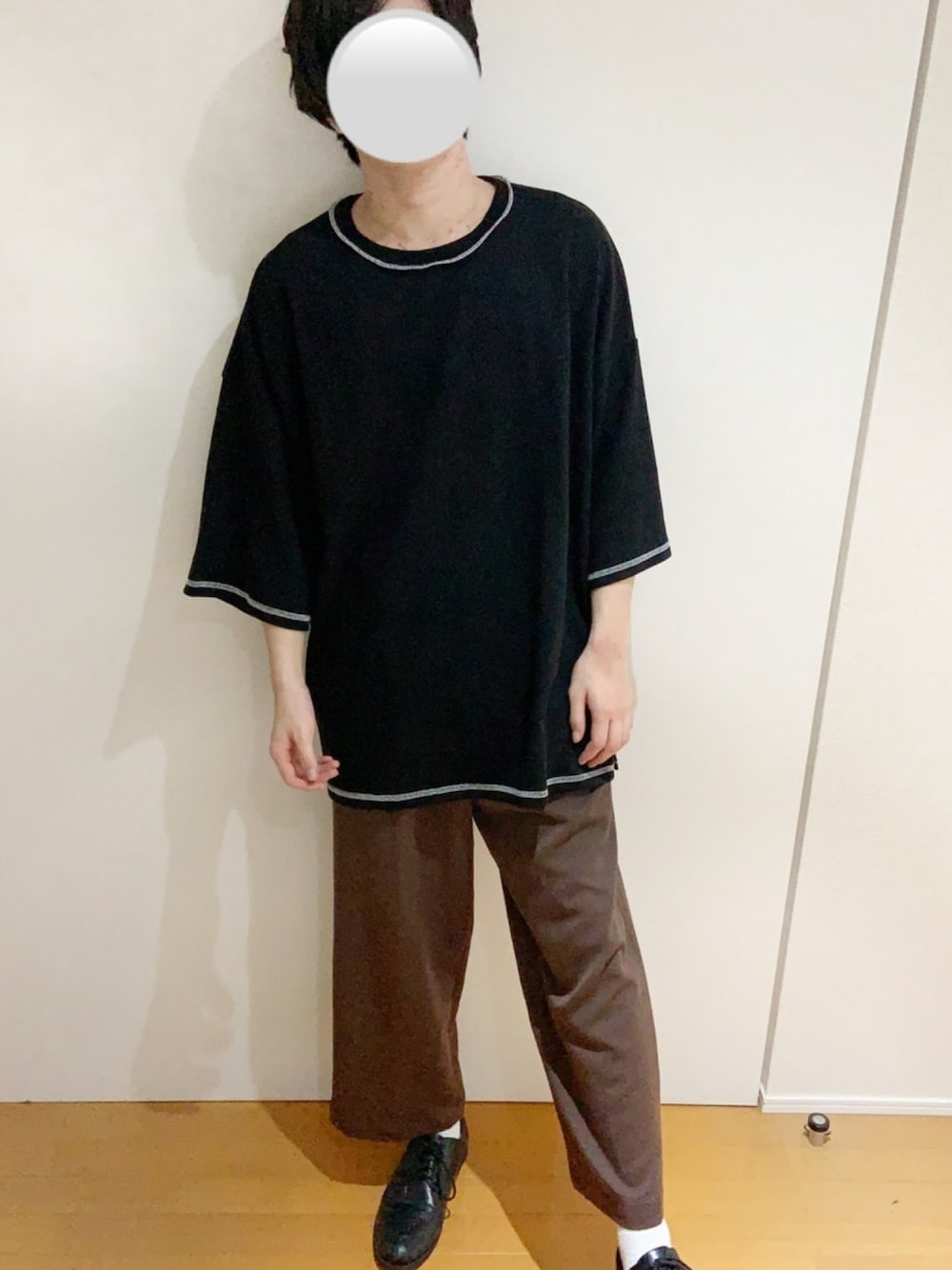 「大人カジュアル、夏コーデ、シンプル、シンプルコーデ、ビッグシルエット、ビックシルエット、ワイドパンツ、秋のコーデ、秋コーデ」｜「NO NEEDのスーパービッグシルエット ステッチデザインハーフスリーブTシャツ【韓国ストリートファッション】（Tシャツ/カットソー、ブラック系）」を使った、えるくんさん（メンズ・180cm）の秋コーディネートの1枚目の写真