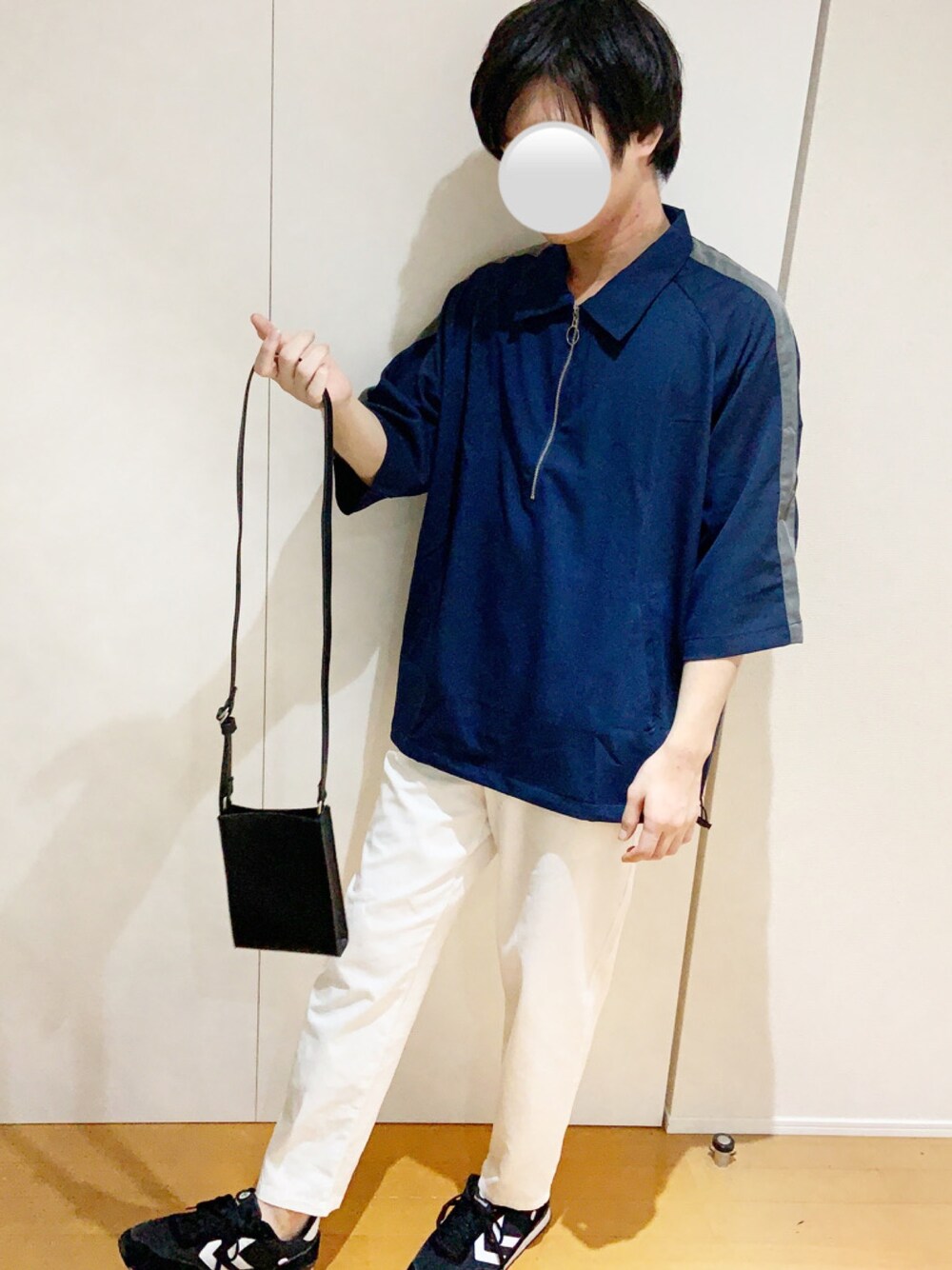 「大人カジュアル、夏コーデ、着回しコーデ、シンプル、シンプルコーデ、ビッグシルエット、ハーフジップ、シェフパンツ、デート」｜「CASPER JOHNのHalf-zip Ballon Raglan T-shirts/ハーフジップバルーンラグランT（シャツ/ブラウス、ブルー系）」を使った、えるくんさん（メンズ・180cm）の秋コーディネートの1枚目の写真