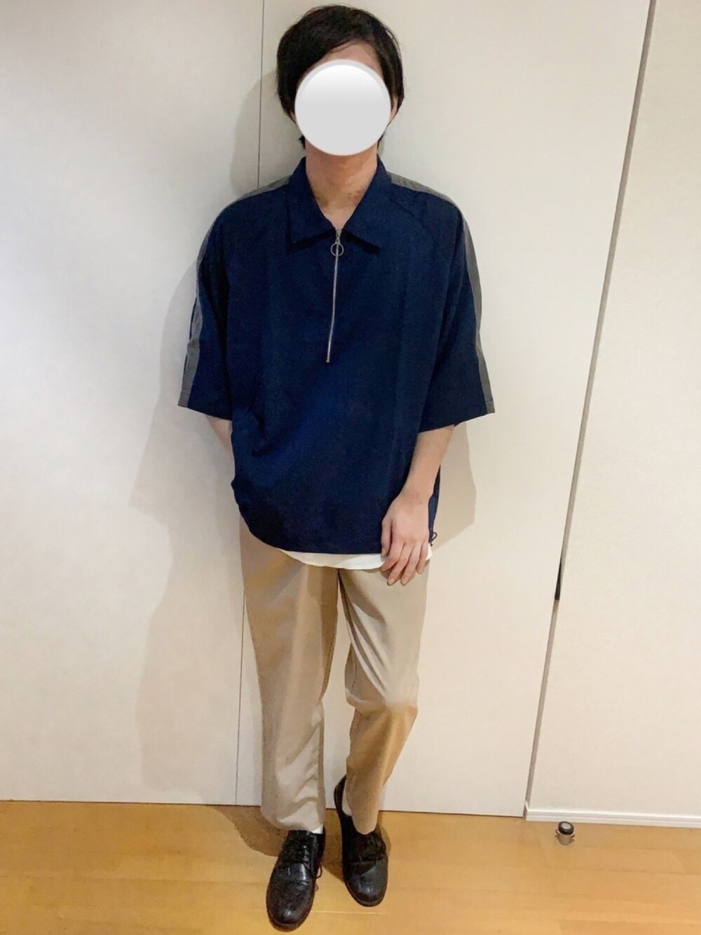 「秋のコーデ、夏コーデ、ハーフジップ、テーパードパンツ、着回しコーデ、オーバーサイズ、ビックシルエット、ビッグシルエット、シンプル、シンプルコーデ」｜「CASPER JOHNのHalf-zip Ballon Raglan T-shirts/ハーフジップバルーンラグランT（シャツ/ブラウス、ブルー系）」を使った、えるくんさん（メンズ・180cm）の秋コーディネートの1枚目の写真