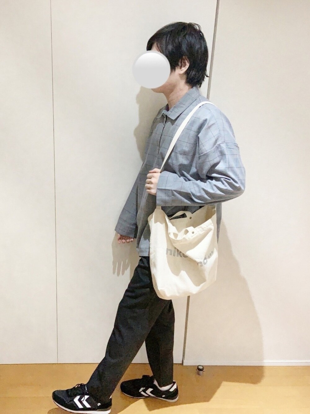 「着回しコーデ、秋のコーデ、秋コーデ、シンプルコーデ、きれいめカジュアル、ビッグシルエット、ビックシルエット、シンプル、今日のコーデ、シンプルスタイル」｜「unrelaxingのグレンチェックジップアップ長袖シャツ ハーフジップロングスリーブシャツ（シャツ/ブラウス、グレー系）」を使った、えるくんさん（メンズ・180cm）の秋コーディネートの1枚目の写真