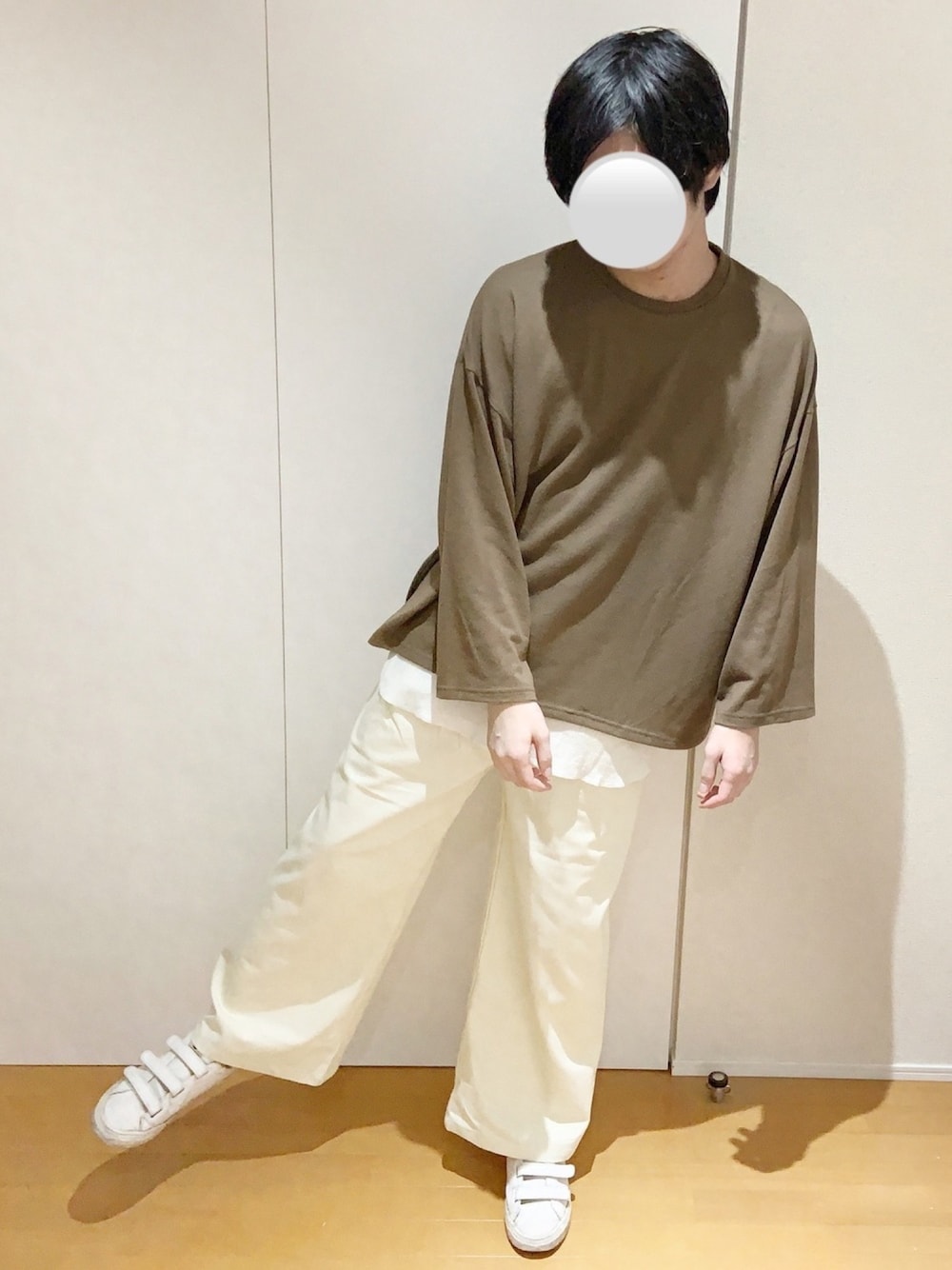 「秋のコーデ、秋コーデ、着回しコーデ、ビッグシルエット、ビックシルエット、ビッグT、シンプル、シンプルコーデ、シンプルスタイル」｜「reverticalの7分袖　ワイドスリーブ ビッグTシャツ（Tシャツ/カットソー、ブラウン系）」を使った、えるくんさん（メンズ・180cm）の秋コーディネートの1枚目の写真