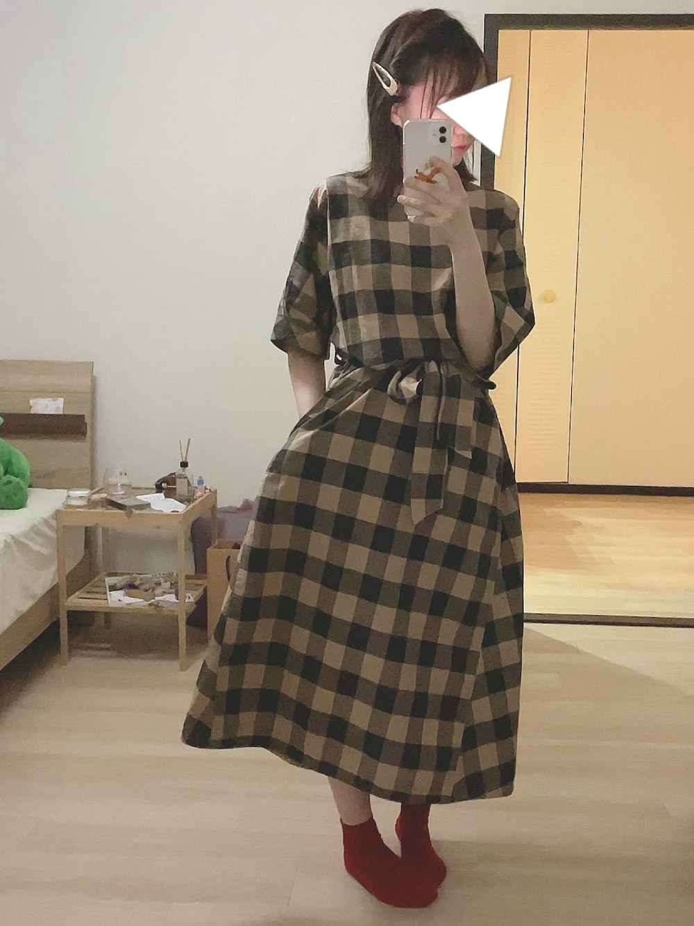 「初夏コーデ、大人カジュアル、ベージュ、きれいめカジュアル、ワンピース、スニーカー、スニーカーコーデ、LACOSTE、これが私をアゲる服、チェックワンピース」｜「BEAUTY&YOUTH UNITED ARROWSのアイテム（ワンピース、ベージュ系）」を使った、Harupiisさん（レディース・156cm）の春コーディネートの1枚目の写真