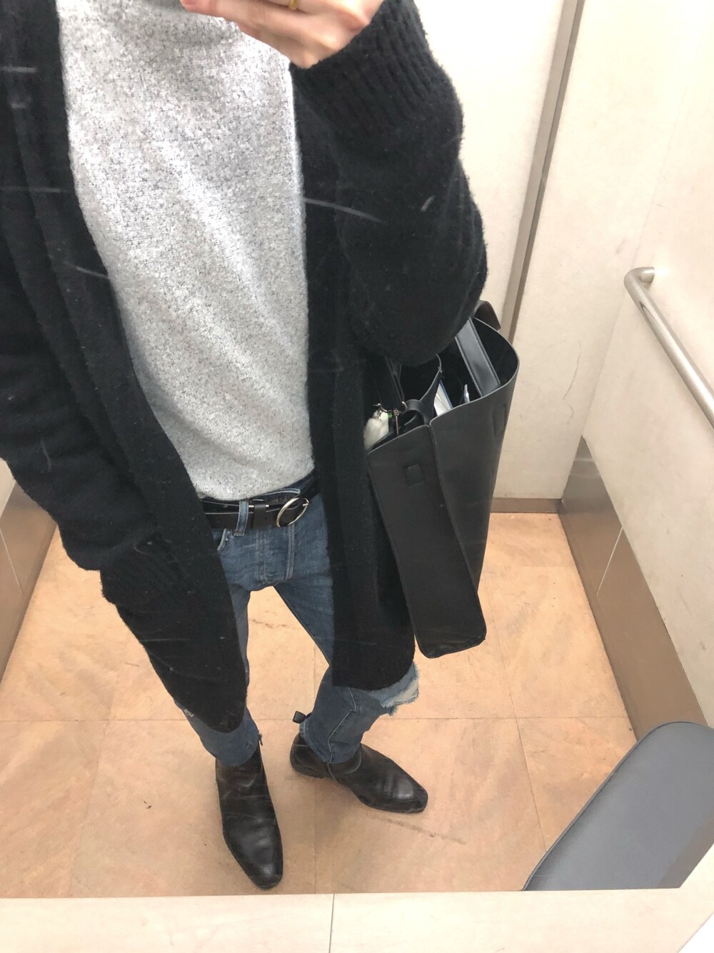 「フユコーデ、冬コーデ、ブーツ、スキニーデニム、ootd」｜「ZARAのアイテム（ブーツ、ブラック系）」を使った、ミンミンさん（メンズ・171cm）の冬コーディネートの1枚目の写真
