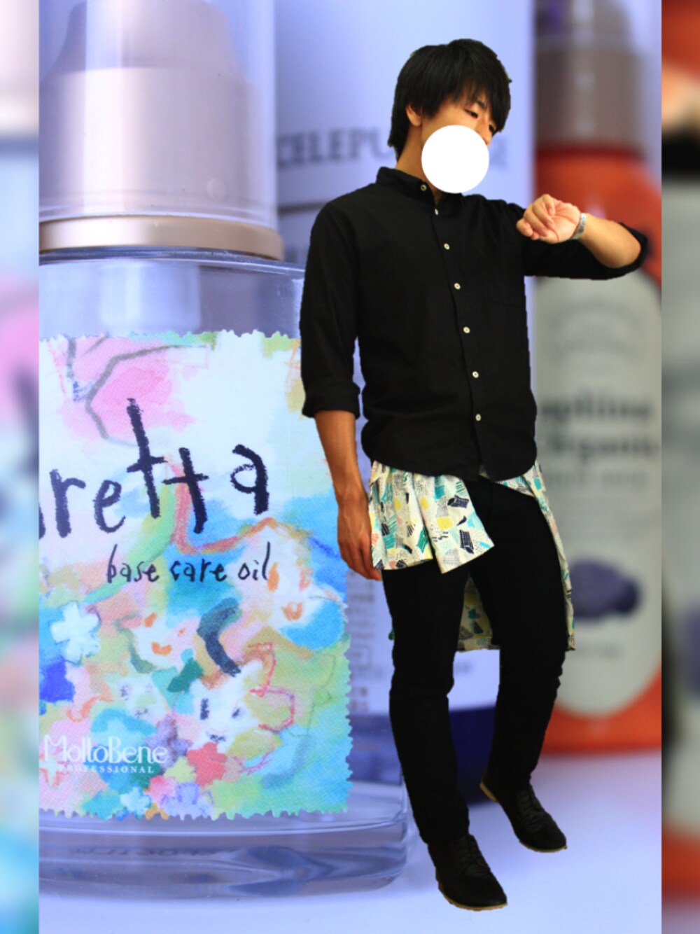 ブラック系のデニムパンツ、ブラック系のシャツ/ブラウス、ブラック系のその他シューズを着用したメンズの夏コーディネートの1枚目の写真