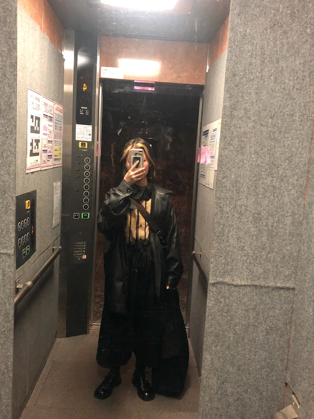 「Kastaneのフェイクレザーオーバージャケット（カバーオール、ブラック系）」を使った、偽物飛鳥さん（レディース・156cm）の春コーディネートの1枚目の写真