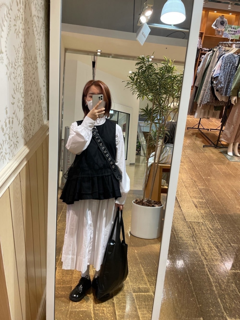 「dosordontsのアイテム（ワンピース/ドレス、ホワイト系）」を使った、偽物飛鳥さん（レディース・156cm）の春コーディネートの1枚目の写真