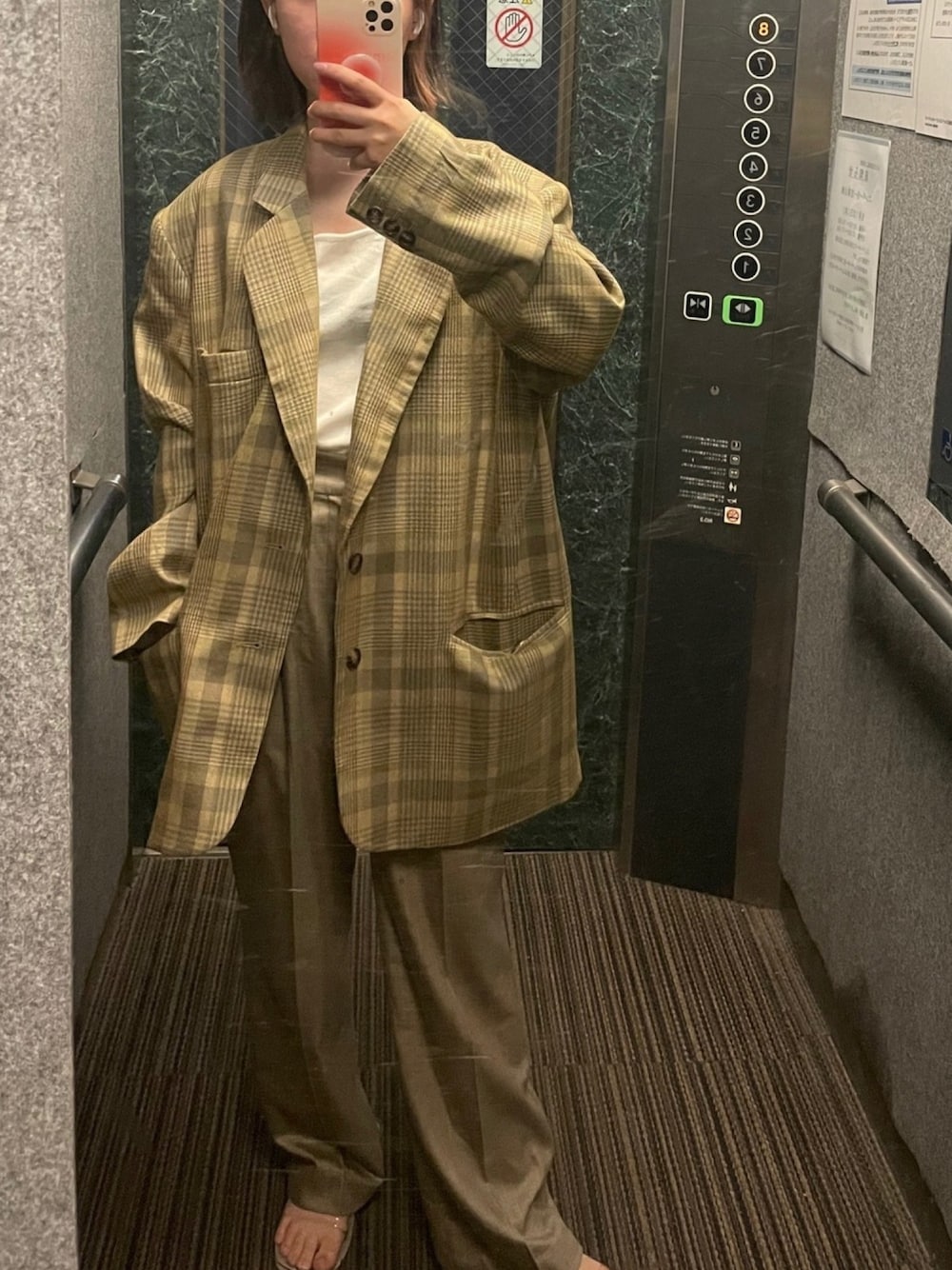 「TODAYFULのチェックオーバージャケット（テーラードジャケット、イエロー系）」を使った、偽物飛鳥さん（レディース・156cm）の春コーディネートの1枚目の写真