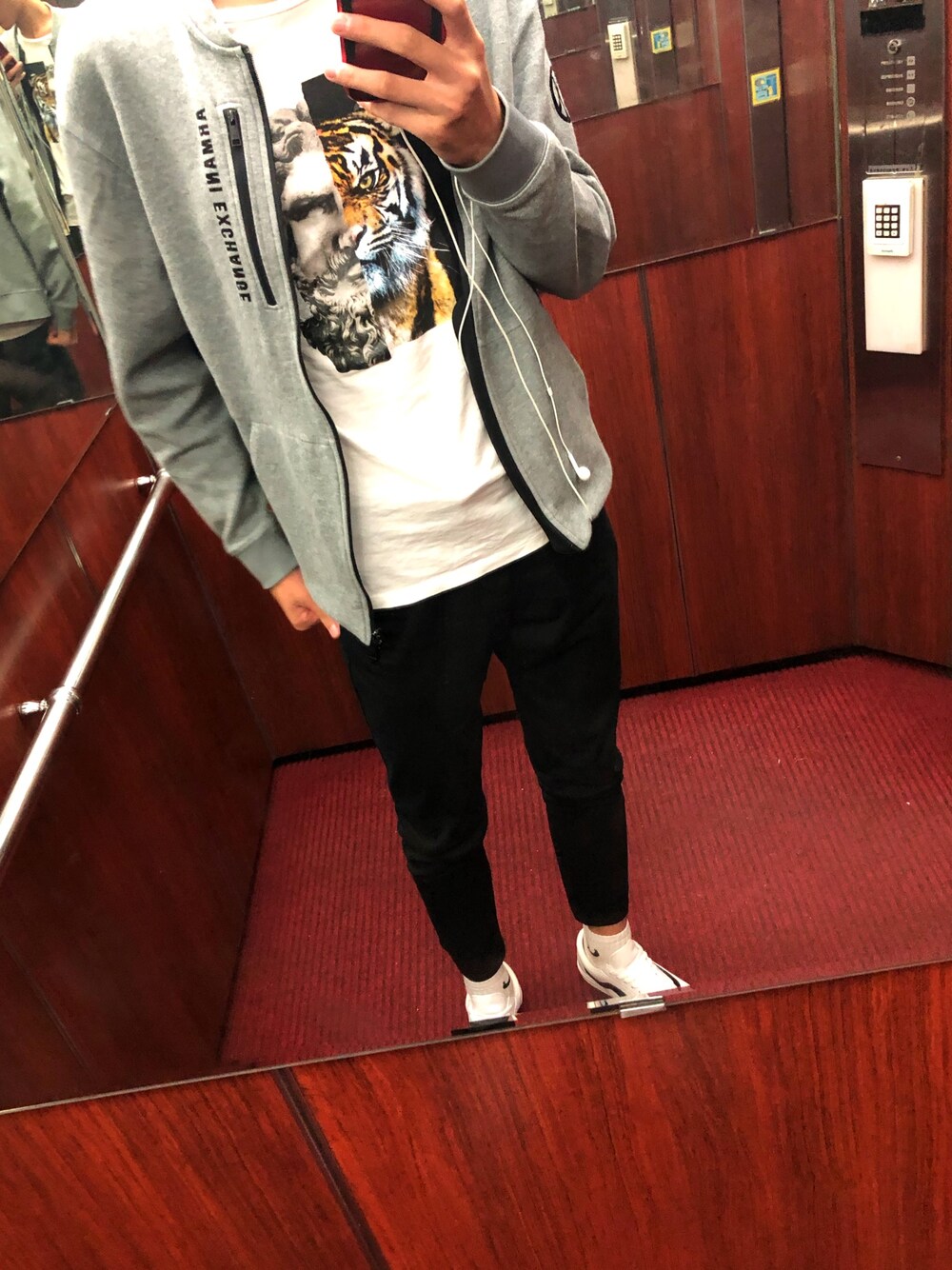 「ootd、休閒」｜「ARMANI EXCHANGEのアイテム（ノーカラージャケット、グレー系）」を使った、SHAOさん（メンズ・187cm）の夏コーディネートの1枚目の写真