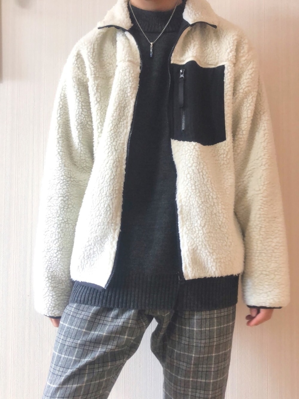 「カジュアルコーデ、ボアコーデ、おしゃれさんと繋がりたい、いいね、save、フォローお願いします🤑、コメントもらえると嬉しいです。」｜「COLONY 2139のZIPポケットボアブルゾン（ブルゾン、ホワイト系）」を使った、Takumuさん（メンズ・176cm）の冬コーディネートの1枚目の写真