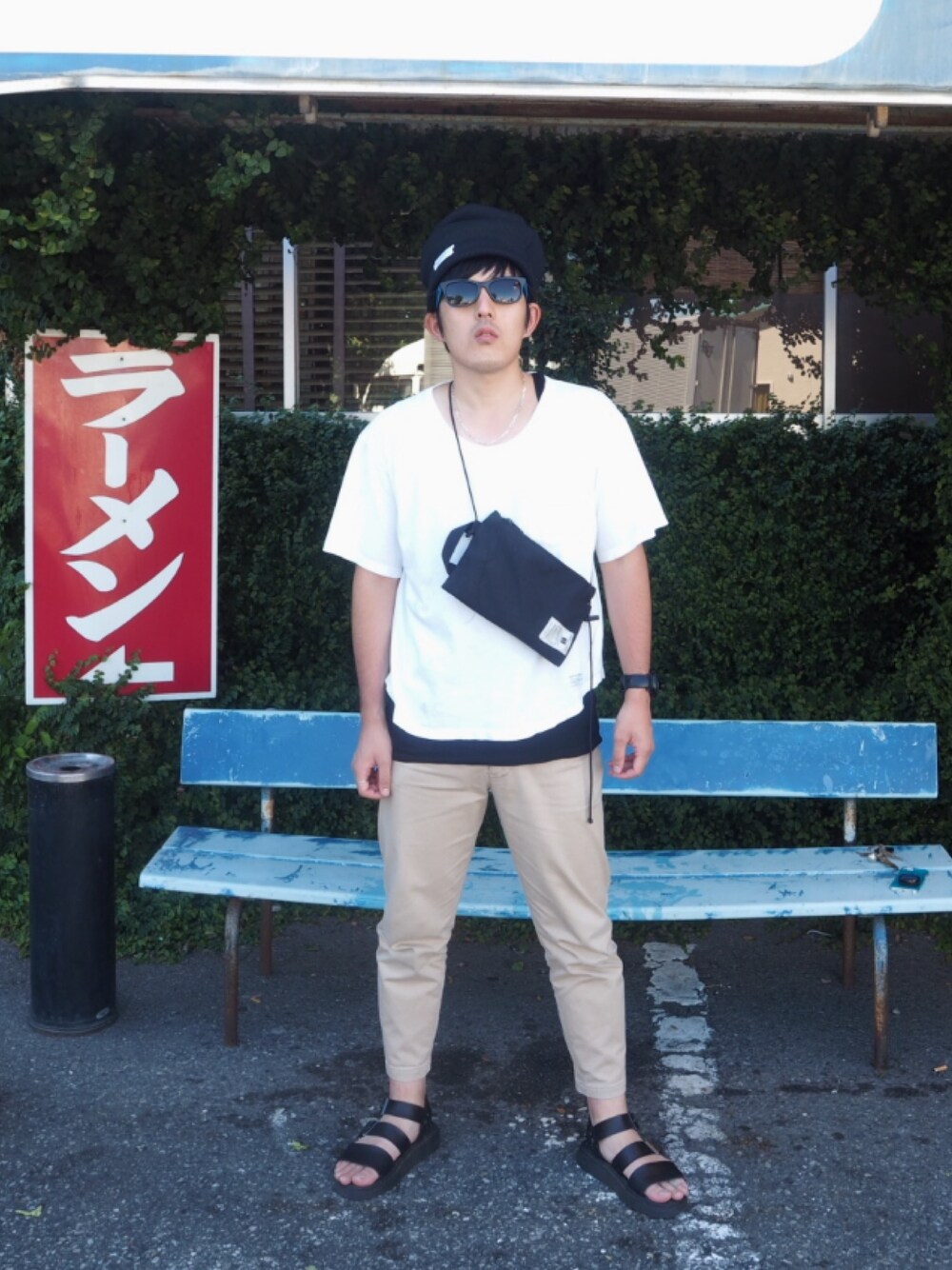 「banalchicbizarre、Dr.Martens、ZARA、夏のワントーンコーデ、夏コーデ、モード、古着、おしゃれさんと繋がりたい、モノトーン、チノパン」｜「banal chic bizarreの2TONE BIG KNIT CAP（キャップ、ブラック系）」を使った、KAZUさん（メンズ・172cm）の夏コーディネートの1枚目の写真