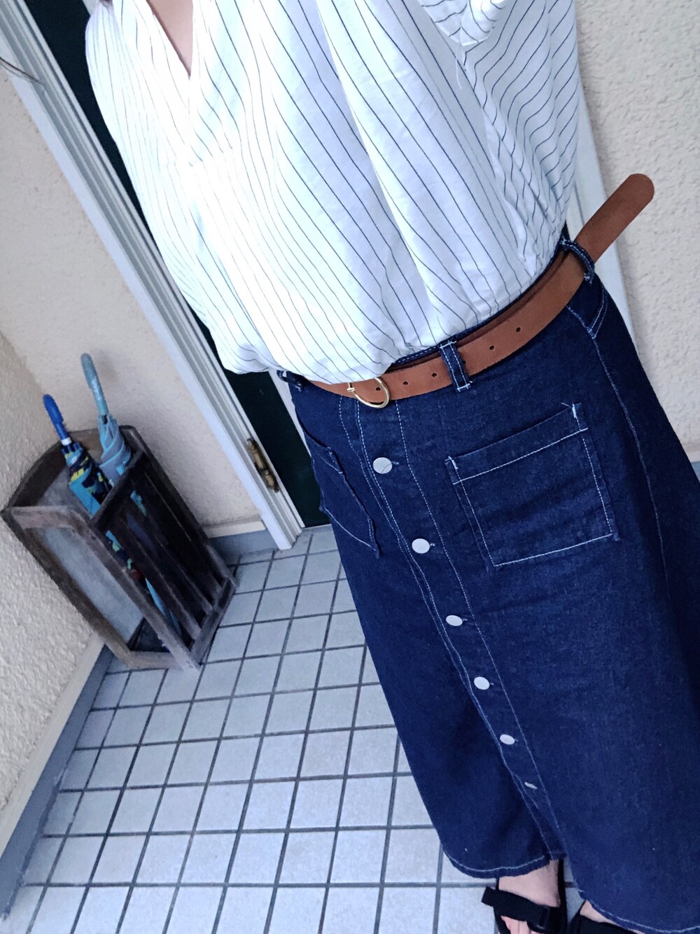 「シンプルコーデ、オトナカジュアル、夏コーデ、ootd、楽チンコーデ、サンダル、おしゃれさんと繋がりたい、ユニクロ」｜「GUのアイテム（デニムスカート、ブルー系）」を使った、あやさん（レディース・163cm）の夏コーディネートの1枚目の写真