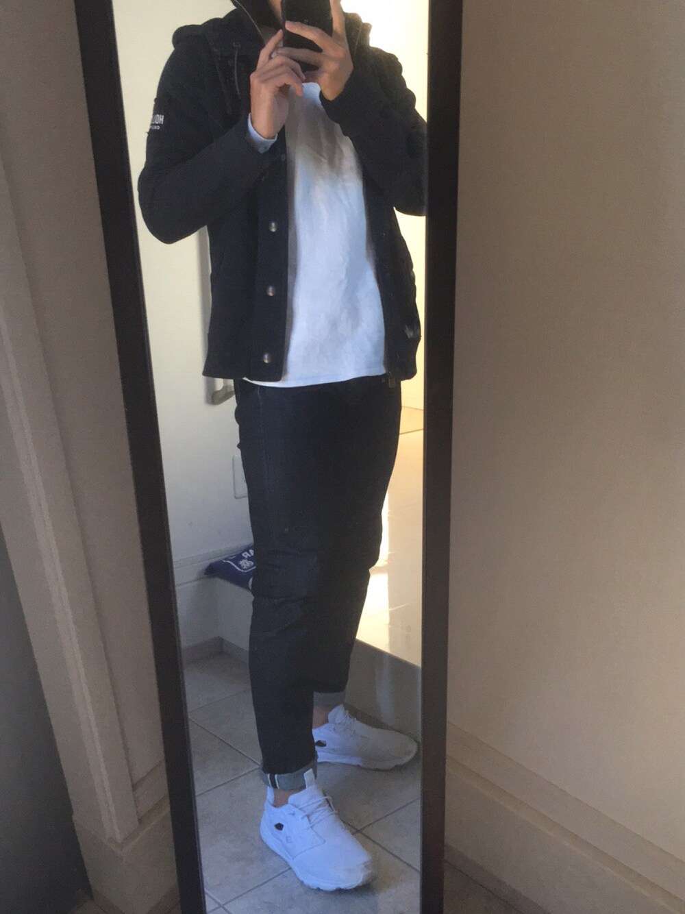 「UNIQLOのアイテム（デニムパンツ、ブルー系）」を使った、しんさん（メンズ・171cm）の秋コーディネートの1枚目の写真