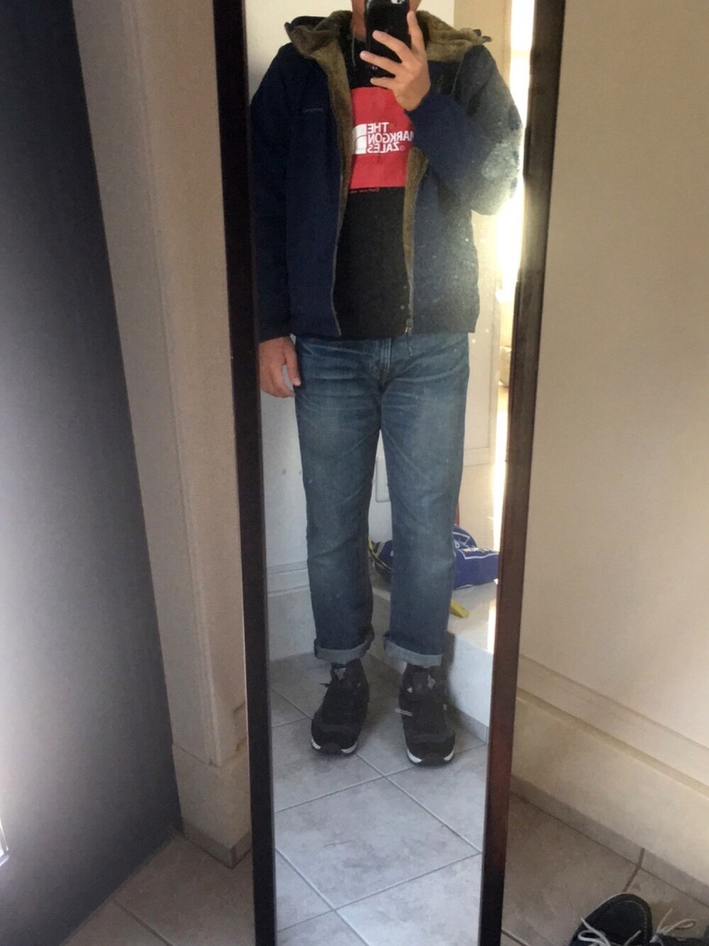 「Levi'sのアイテム（デニムパンツ、ブルー系）」を使った、しんさん（メンズ・171cm）の秋コーディネートの1枚目の写真