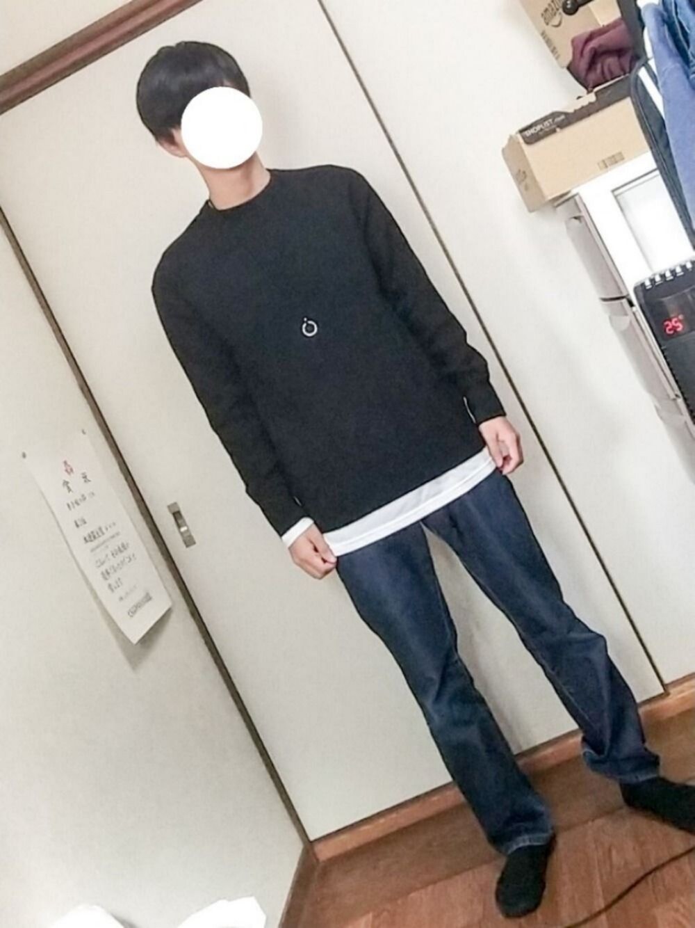 「低身長、GU、Wrangler、GLOBAL WORK、グローバルワーク(GLOBAL WORK)、BROWNYSTANDARD、セーター、デニム、デニムパンツ、レイヤードスタイル」｜「GUのアイテム（ニット/セーター、ブラック系）」を使った、yuna(低身長)さん（メンズ・161cm）の秋コーディネートの1枚目の写真