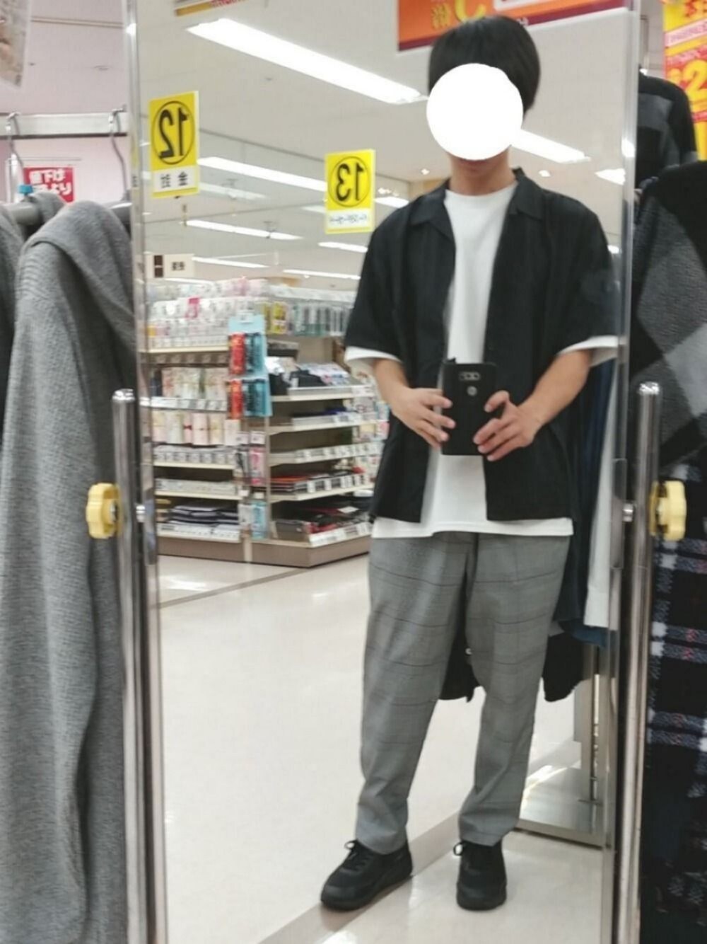 「低身長、GU、着回しコーデ、BACKNUMBER、NIKE、AIRMAX90、プチプラ、シンプル、オープンカラーシャツ、グレンチェック」｜「GUの（GU）ブロードシャツ（半袖）（トップス、ブラック系）」を使った、yuna(低身長)さん（メンズ・161cm）の秋コーディネートの1枚目の写真