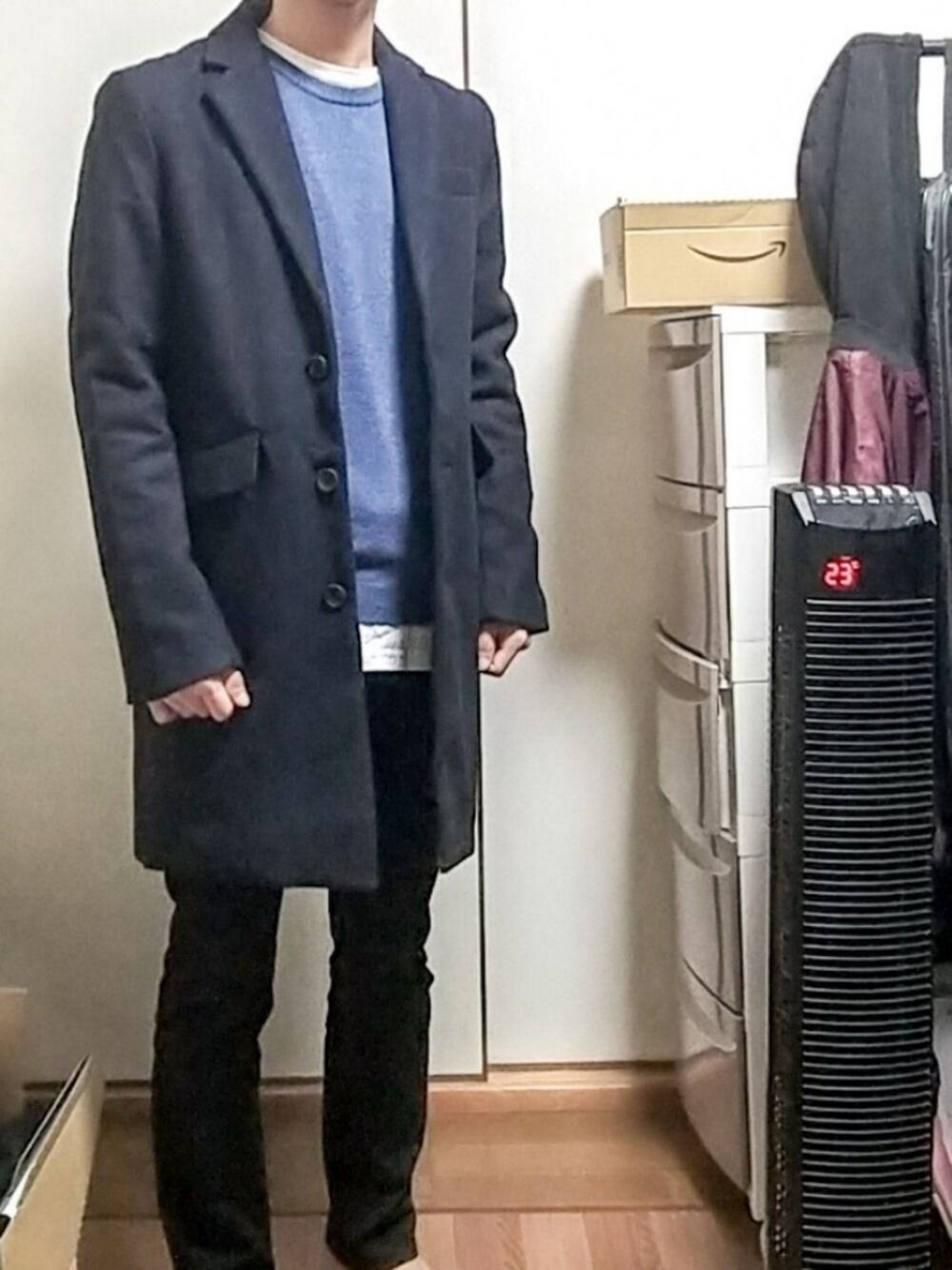 「低身長、セーター、THE CASUAL(THE CASUAL)、ZIP FIVE、RAGEBLUE、スキニー、黒スキニー、チェスターコート、プチプラ、シンプル」｜「THE CASUALのウールメルトンチェスターコート（チェスターコート、ブルー系）」を使った、yuna(低身長)さん（メンズ・161cm）の秋コーディネートの1枚目の写真