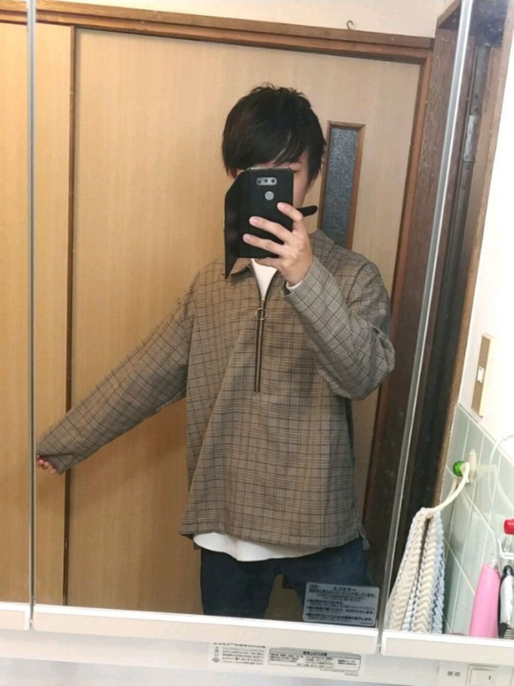 「秋服、低身長、プチプラ、チェック、リングジップ、kutir、Wrangler、RAGEBLUE、ベージュ、デニム」｜「kutirのhalfzip shirts / 襟付きハーフジップシャツプルオーバー（シャツ/ブラウス、ベージュ系）」を使った、yuna(低身長)さん（メンズ・161cm）の秋コーディネートの1枚目の写真