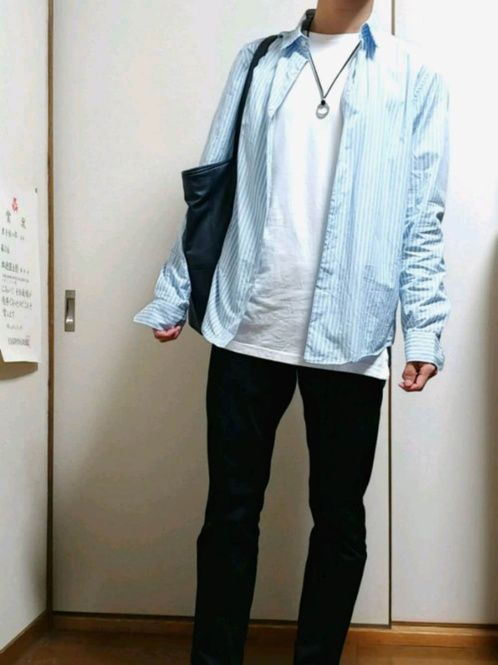 「417 by EDIFICE、RAGEBLUE、GROBAL WORK、グローバルワーク(GLOBAL WORK)、THE CASUAL(THE CASUAL)、ストライプ、スキニー、プチプラ、低身長、シャツスタイル」｜「417 EDIFICEの◇120/2 ブロードストライプシャツ（シャツ/ブラウス、ブルー系）」を使った、yuna(低身長)さん（メンズ・161cm）の秋コーディネートの1枚目の写真
