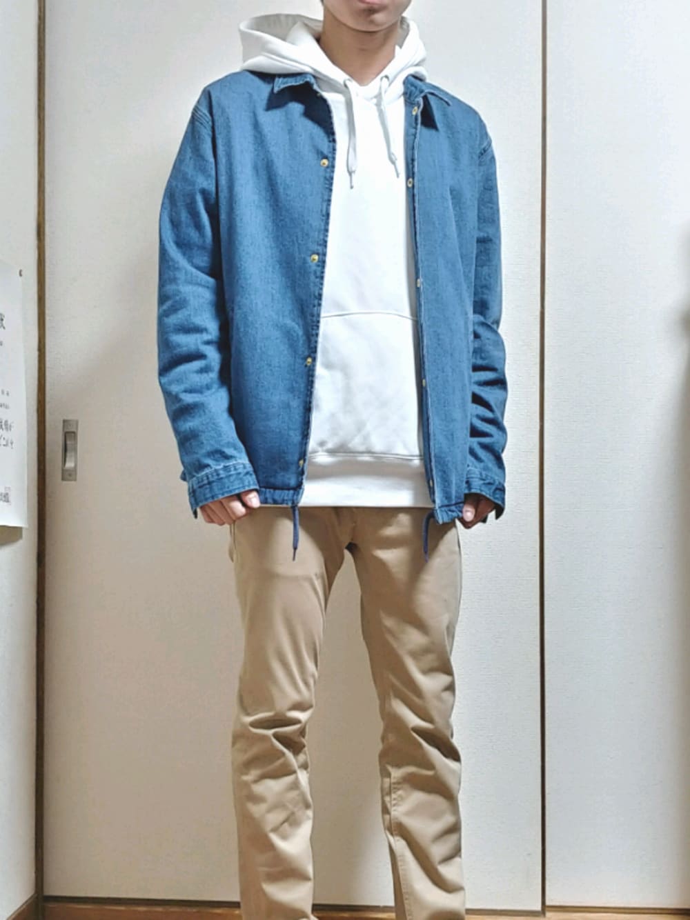 「低身長、全身GU、デニムジャケット、コーチジャケット、デニム、スキニー、ベージュ、パーカー、秋冬、プチプラ」｜「GUのデニムコーチジャケット（デニムジャケット、ブルー系）」を使った、yuna(低身長)さん（メンズ・161cm）の秋コーディネートの1枚目の写真