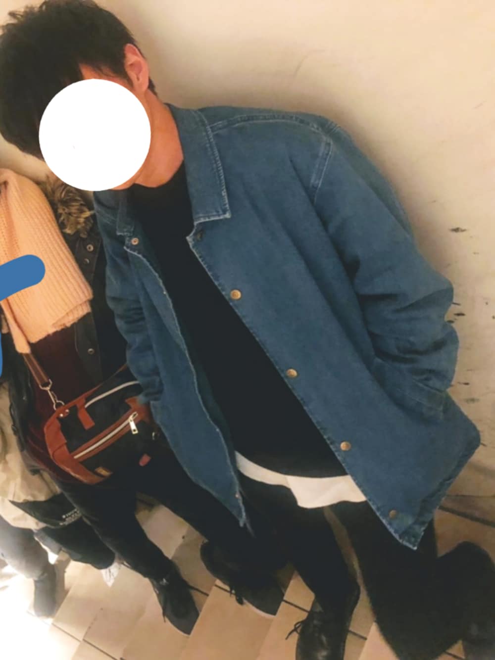 「低身長、GU、ニット、RAGEBLUE、デニムジャケット、コーチジャケット、レイヤードスタイル、おしゃれさんと繋がりたい、AAA+、スキニー」｜「GUのデニムコーチジャケット（デニムジャケット、ブルー系）」を使った、yuna(低身長)さん（メンズ・161cm）の春コーディネートの1枚目の写真