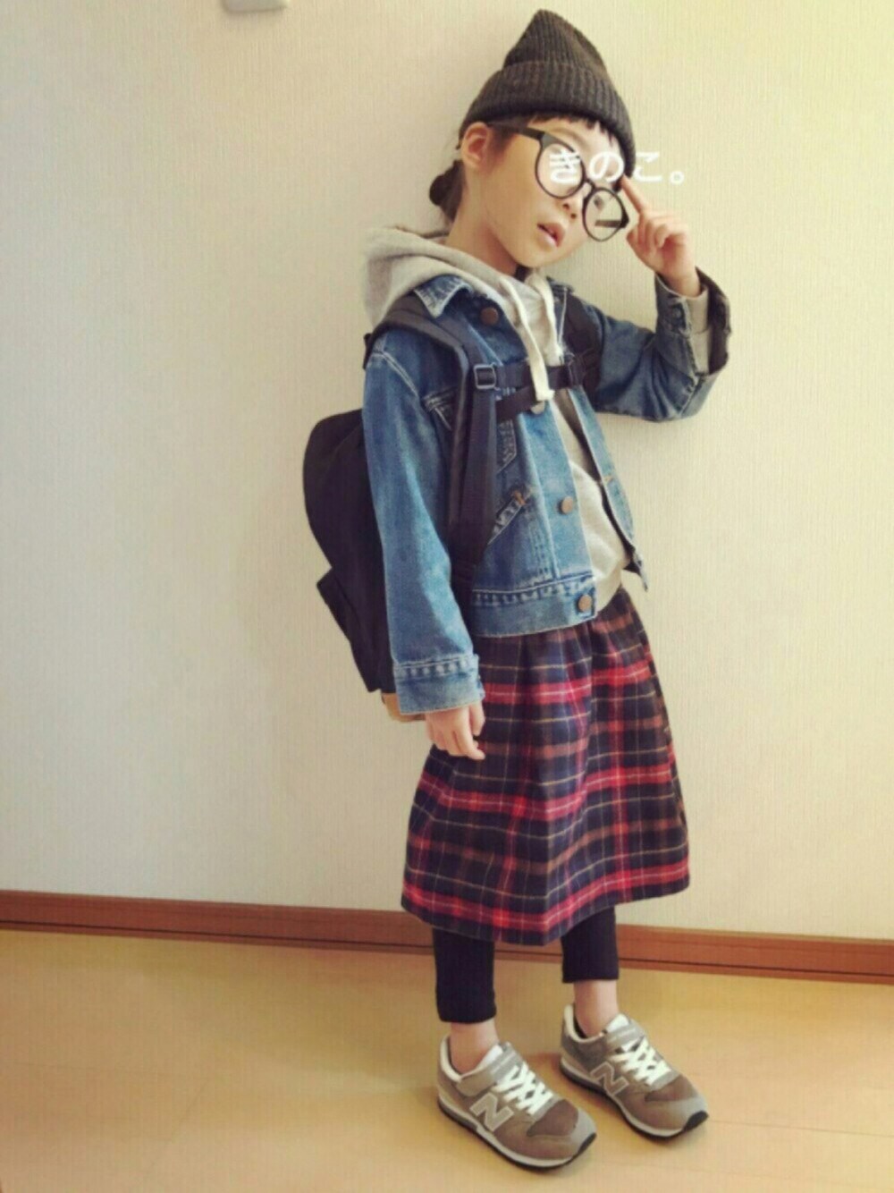 「ERIKA made、チェックスカート、パーカー、プルオーバーパーカー、Gジャン、New Balance、黒リュック、グレーパーカー」｜「Erika made♡のアイテム（スカート、その他）」を使った、きのこ。さん（キッズ・110cm）の秋コーディネートの1枚目の写真