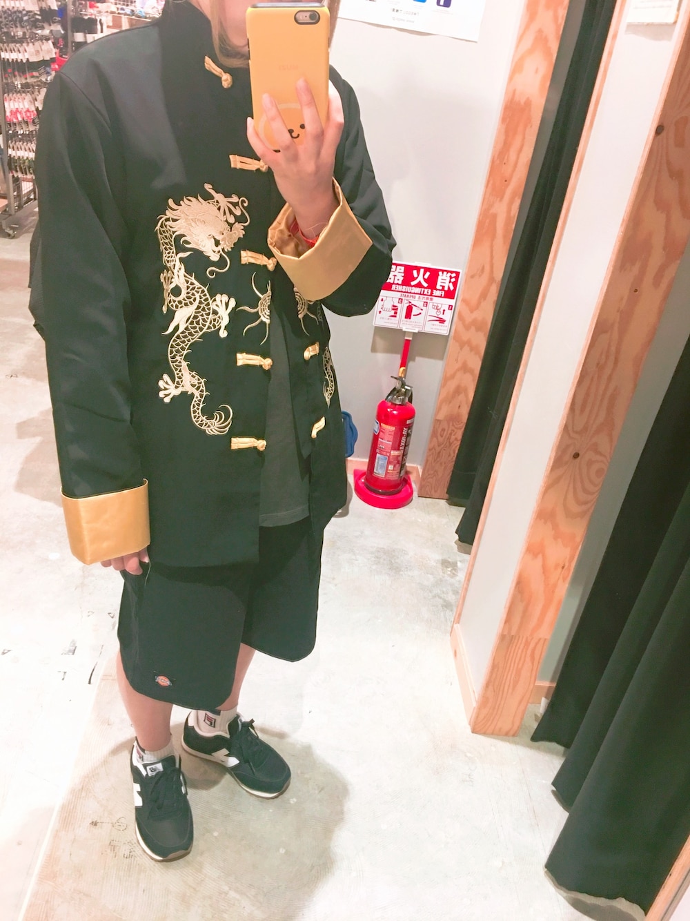 「出勤コーデ、チャイナ服、チャイナ、オールブラック、三つ編み、WEGO」｜「原宿のアイテム（その他トップス、ブラック系）」を使った、えれなさん（レディース・158cm）の春コーディネートの1枚目の写真