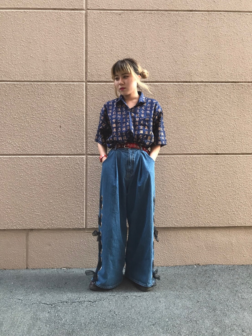 「出勤コーデ、WEGO、チャイナコーデ、Dr.Martens、原宿」｜「thaisilkのアイテム（シャツ/ブラウス、ブルー系）」を使った、えれなさん（レディース・158cm）の夏コーディネートの1枚目の写真