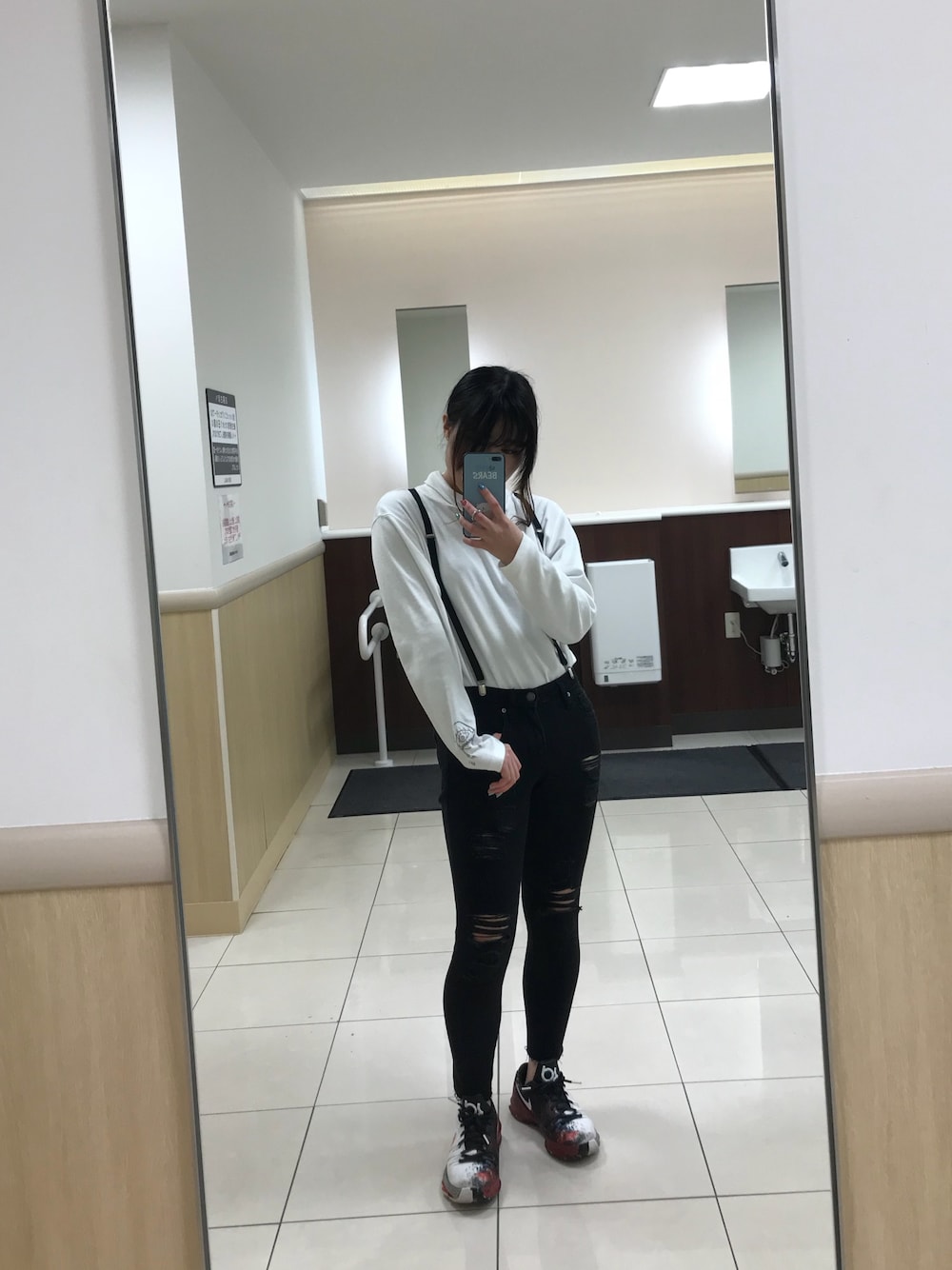 「WEGO、モノトーン、テミン、GAP、NIKE」｜「WEGOのWEGO/ロールネックカットソー（Tシャツ/カットソー、ホワイト系）」を使った、えれなさん（レディース・158cm）の冬コーディネートの1枚目の写真