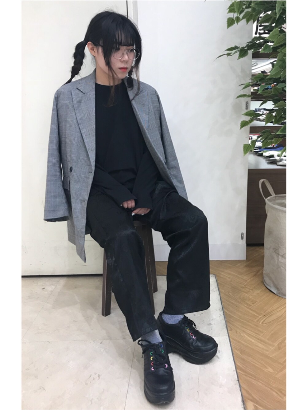 「春コーデ、グレンチェック、チャイナパンツ、WEGO、SPINNS」｜「WEGOのWEGO/レトロチェックオーバージャケット（テーラードジャケット、グレー系）」を使った、えれなさん（レディース・158cm）の春コーディネートの1枚目の写真