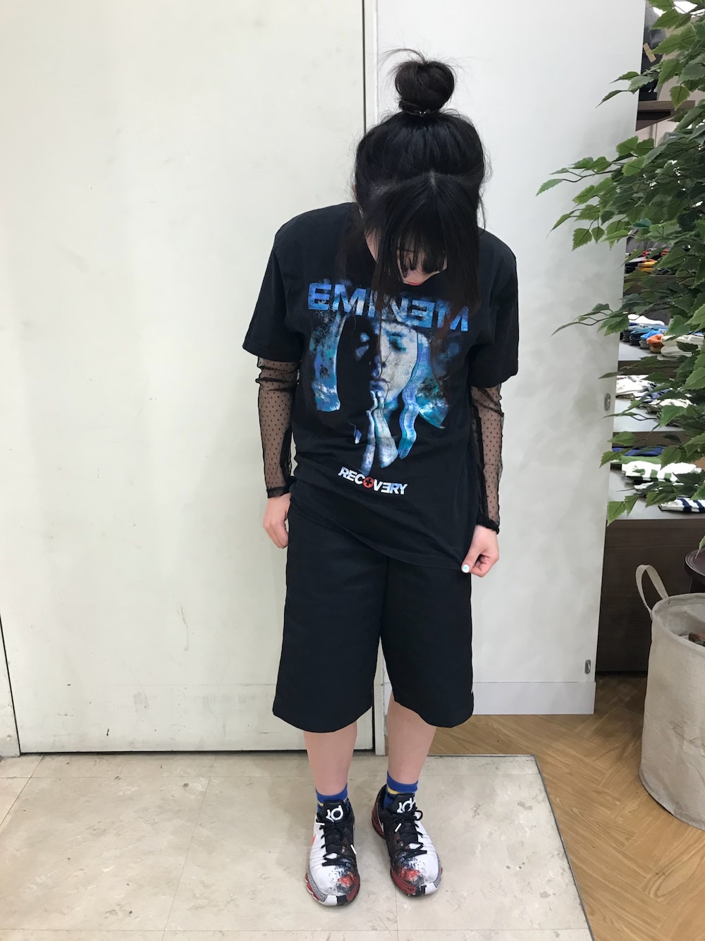 「スポーティー、スポーツミックス、Dickies、NIKE、H&M」｜「H&Mのアイテム（Tシャツ/カットソー、ブラック系）」を使った、えれなさん（レディース・158cm）の春コーディネートの1枚目の写真