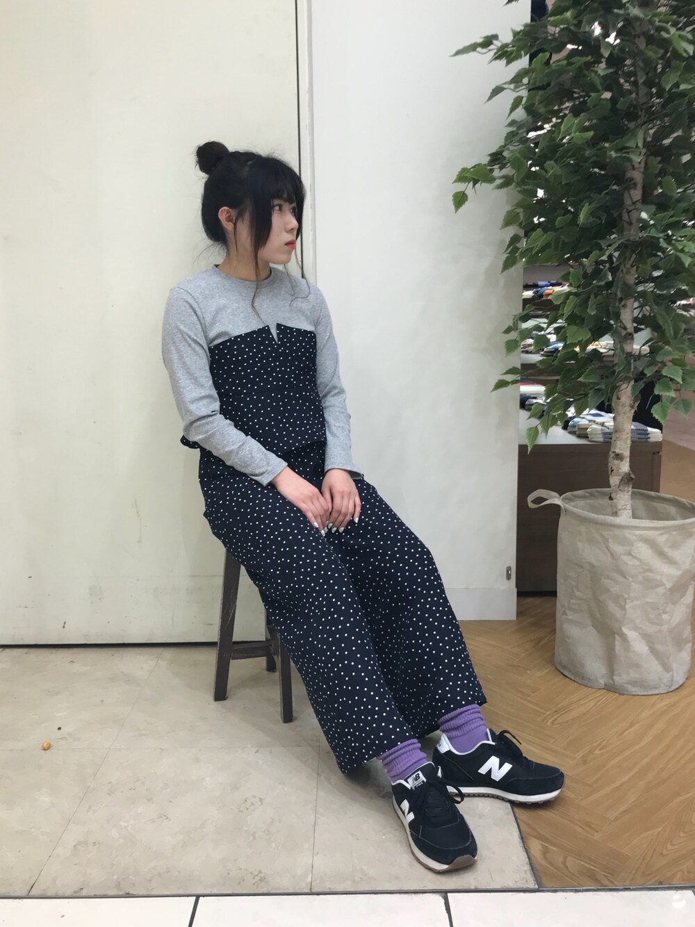 「GU、出勤コーデ、ドット、春コーデ、靴下屋、ラベンダー」｜「GUのアイテム（Tシャツ/カットソー、ブルー系）」を使った、えれなさん（レディース・158cm）の春コーディネートの1枚目の写真