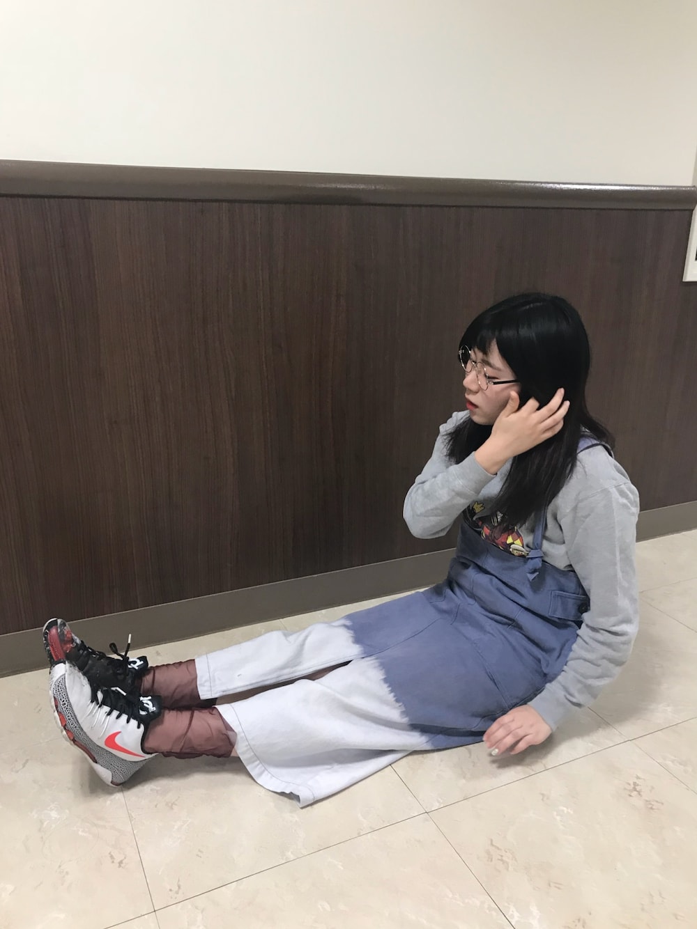 「チュールソックス、ワンピース、デニム、SHINEE、NIKE」｜「WEGOのWEGO/ラウンドタイプ（メガネ、シルバー系）」を使った、えれなさん（レディース・158cm）の春コーディネートの1枚目の写真