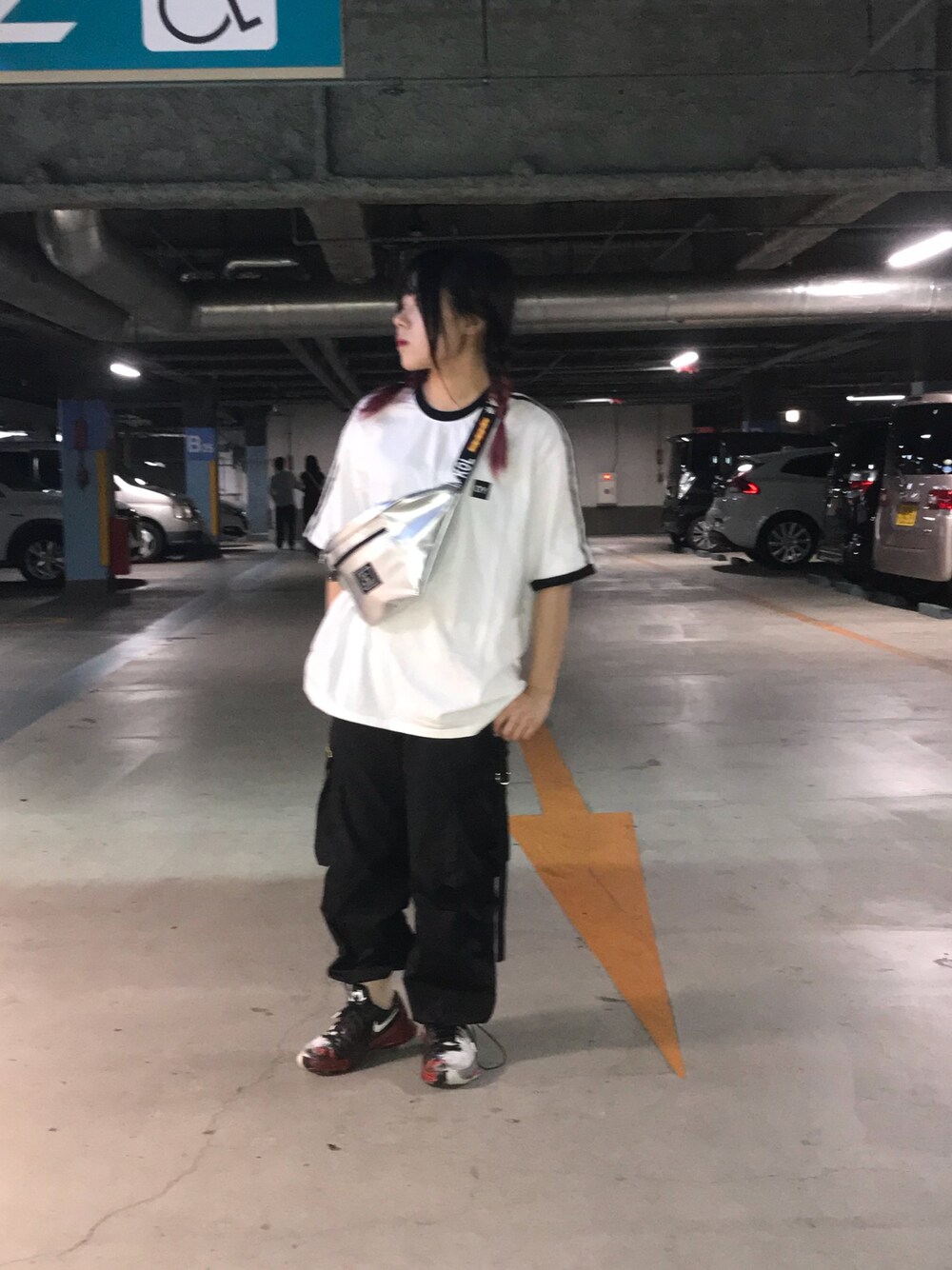 「OY、SPINNS、kolmebaby、white、Tシャツ、ウエストバッグ」｜「OYのアイテム（Tシャツ/カットソー、ホワイト系）」を使った、えれなさん（レディース・158cm）の夏コーディネートの1枚目の写真